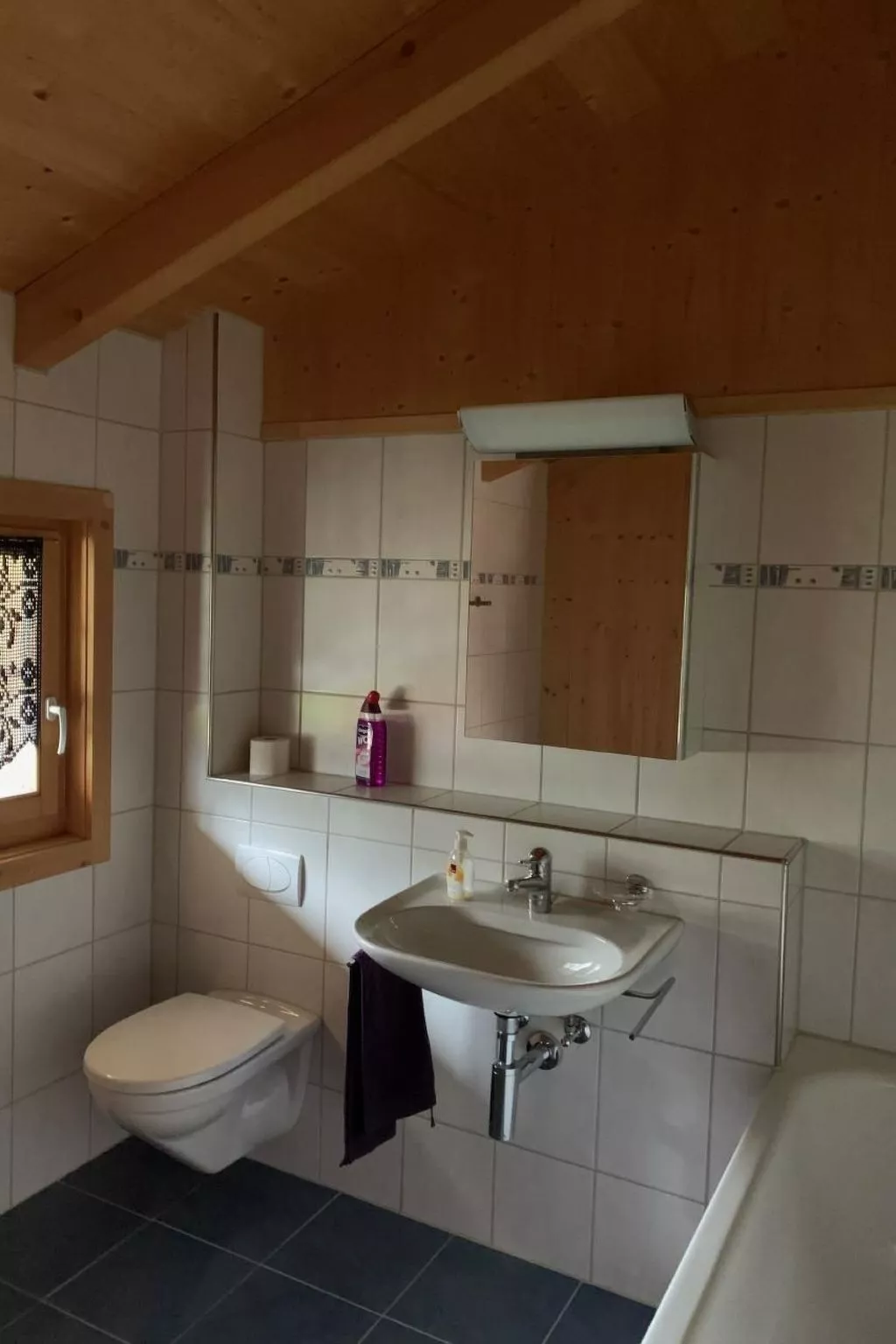 Neuwertiges 2-Zi-Ferienchalet (55m2)-Inside