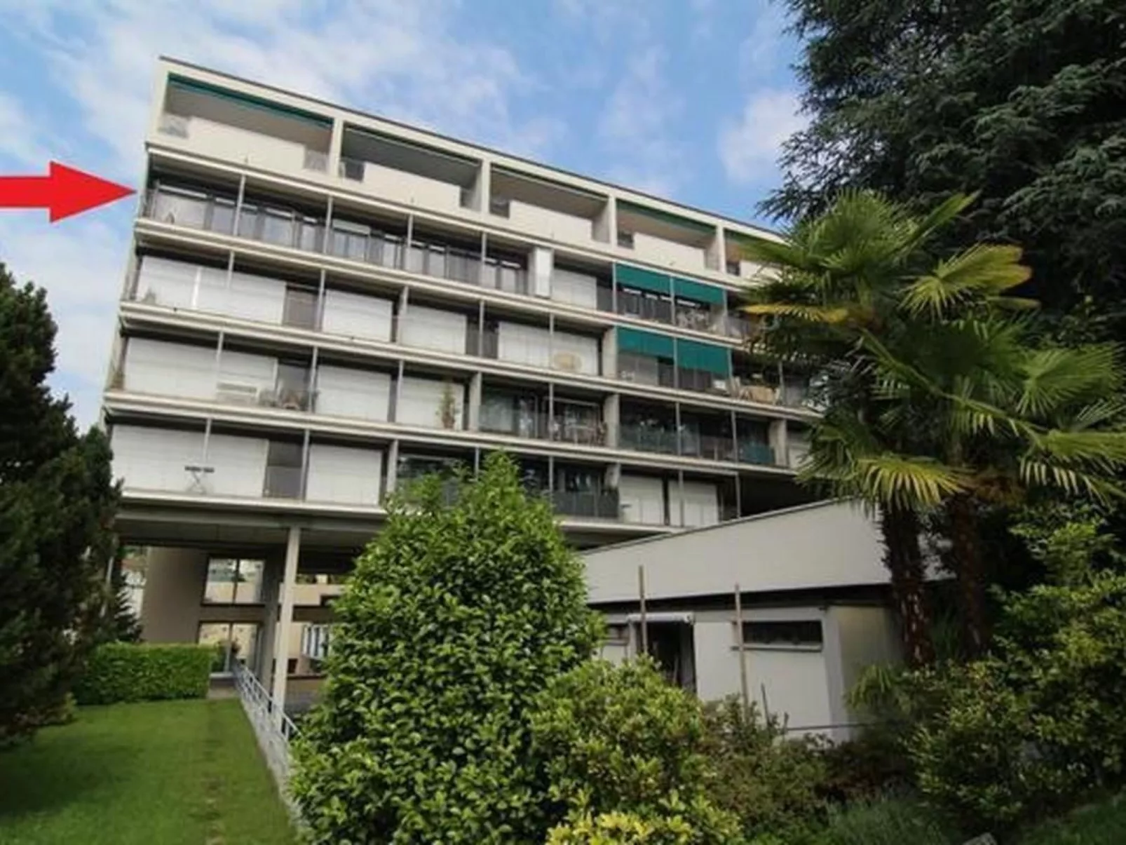 Mit Panorama-Sicht und Schwimmbad-Outside