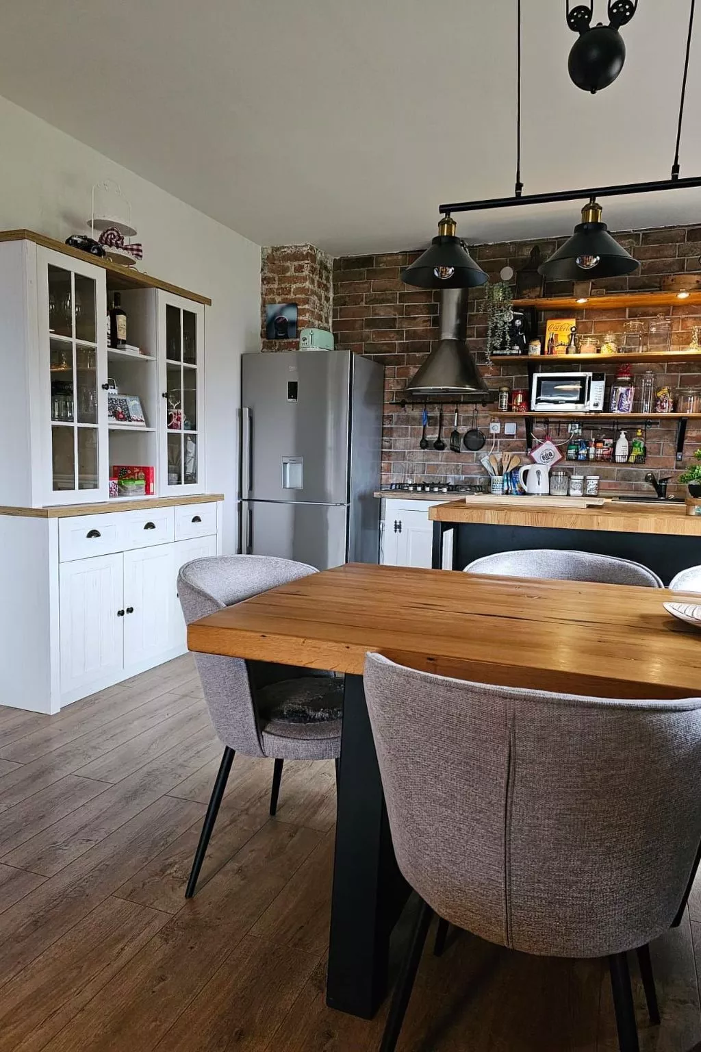 Mit Blick auf das Wasser-Inside