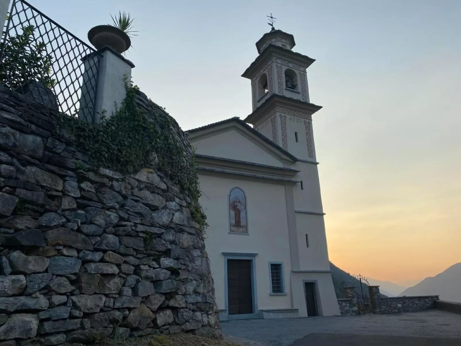 Tausend Steine Haus-Draußen
