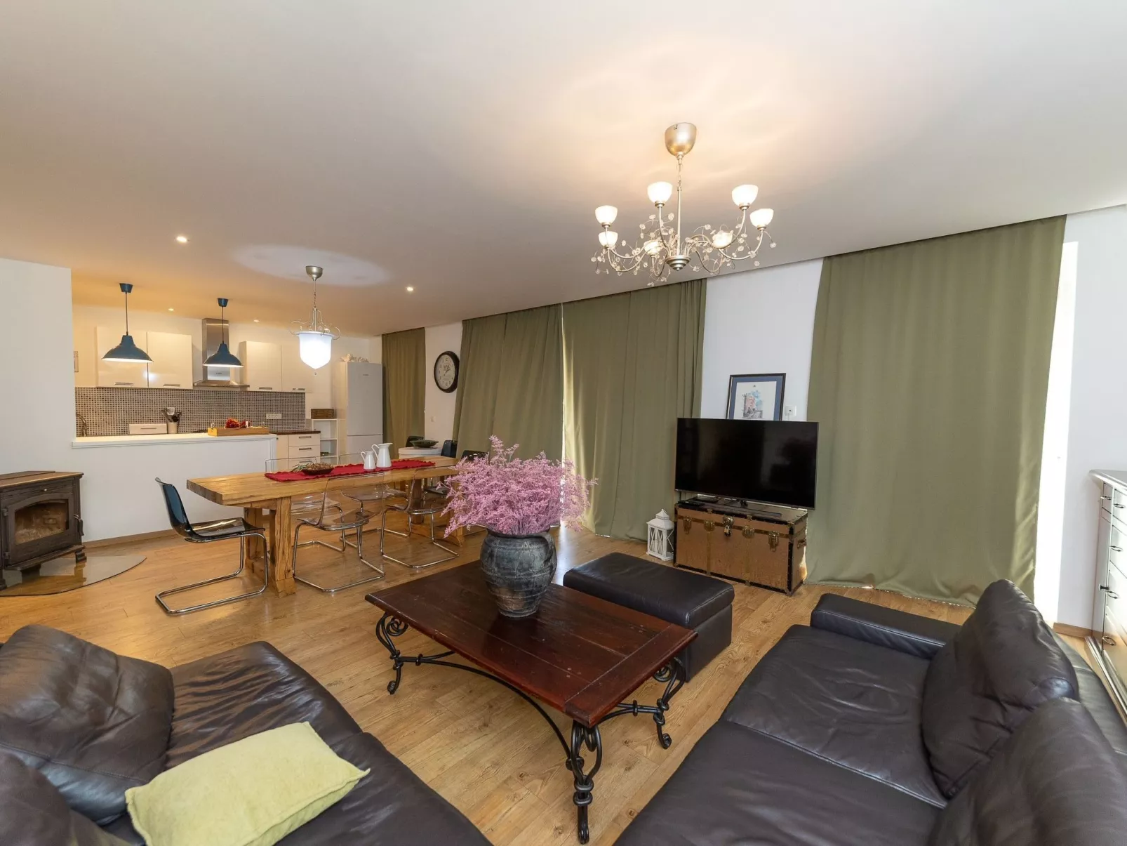 Ferienvilla mit privatem Pool-Dedans