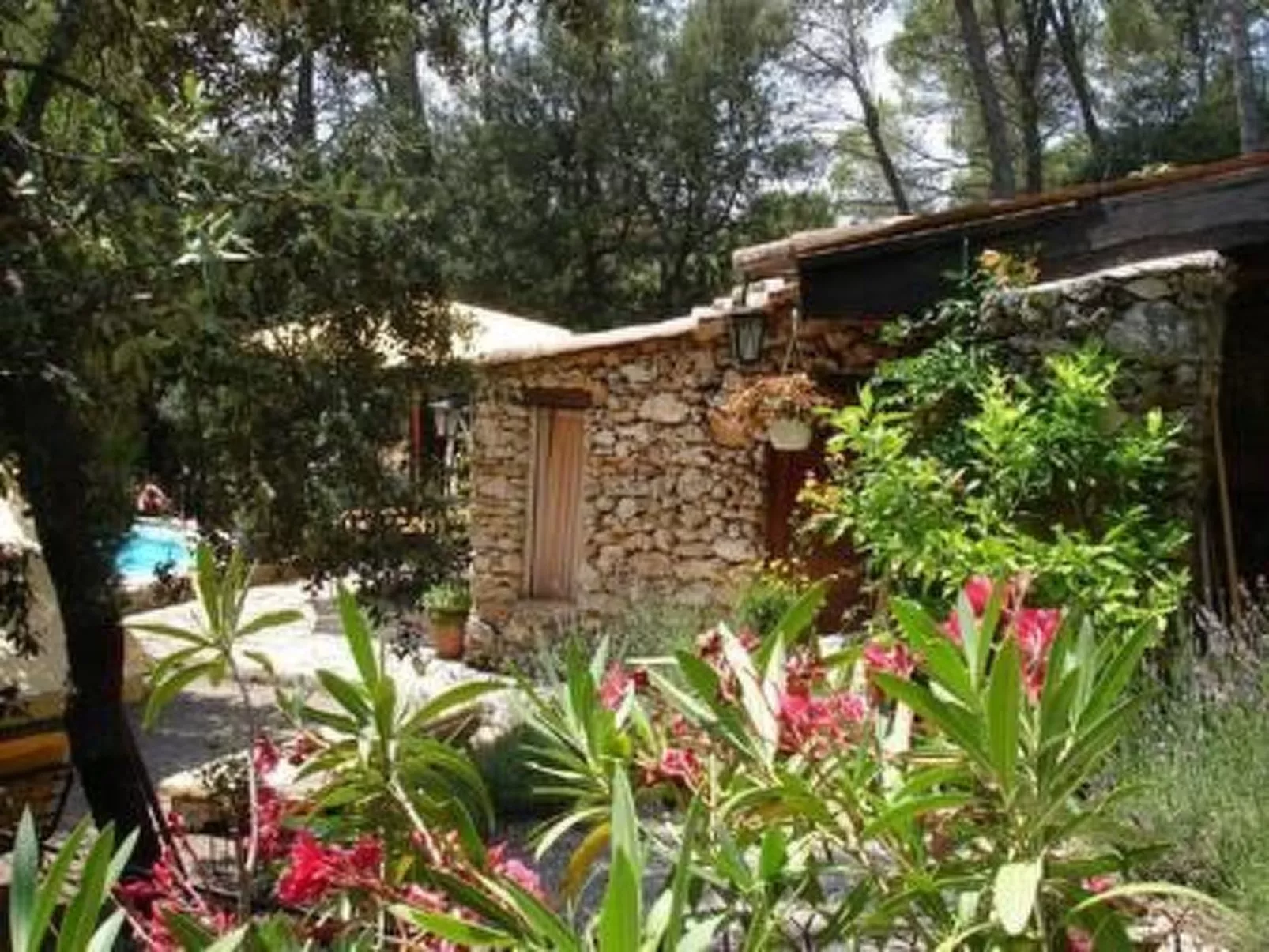 "La petite maison" (Das kleine Haus)-Draußen