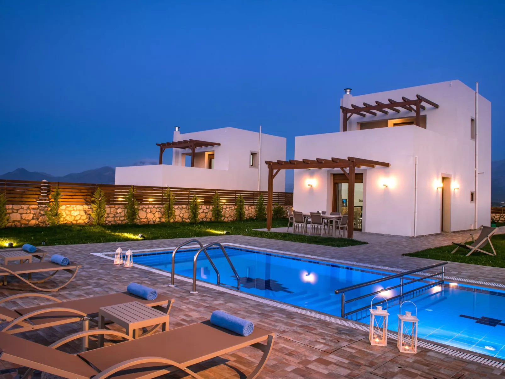 Villa mit Panoramablick Pool und Grillplatz in Strandnähe-Draußen