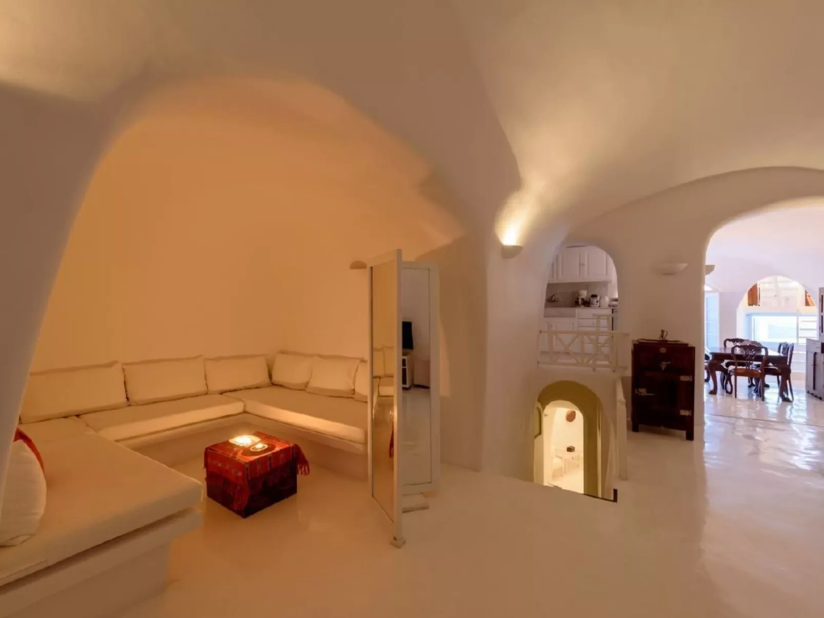 Charaktervolle Villa mit Tauchbecken und fantastischer Aussicht-Inside