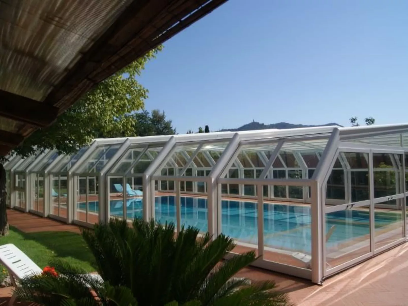 Villa mit privatem überdachbarem Pool-Image-tags.info