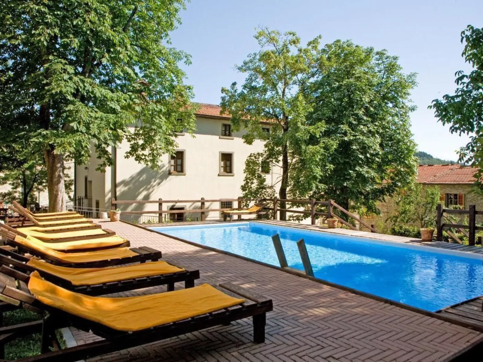 Wohnung in einer alten Villa mit Schwimmbad-Inside