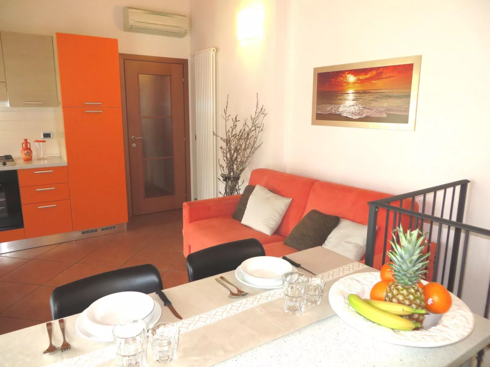 Schönes Dachgeschosszimmer mit großem Balkon BV5-Drinnen