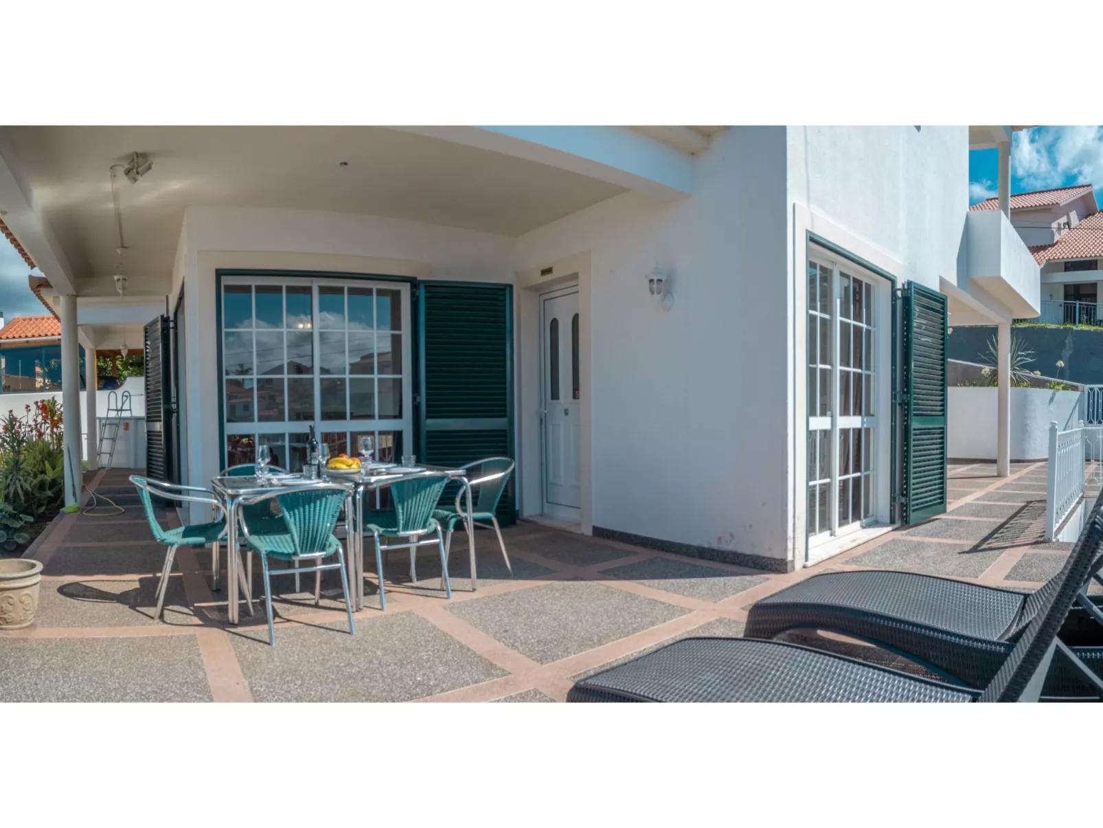 Villa mit Gartenblick-Image-tags.info