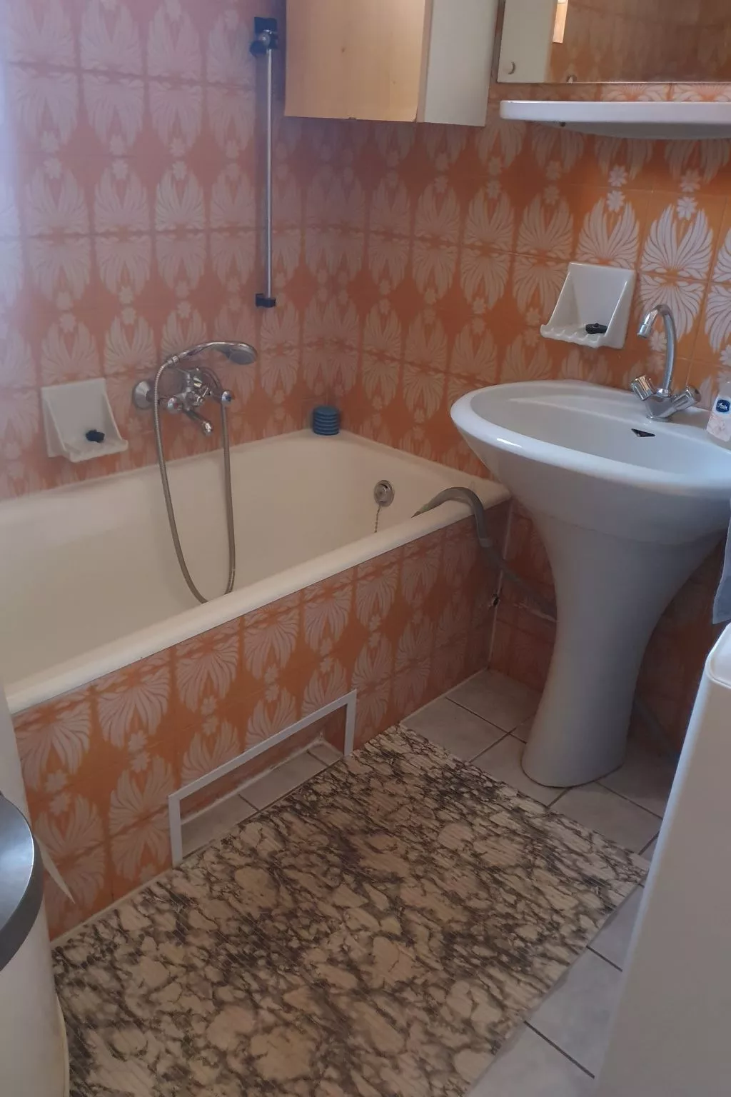 Mit Blick auf das Wasser-Inside