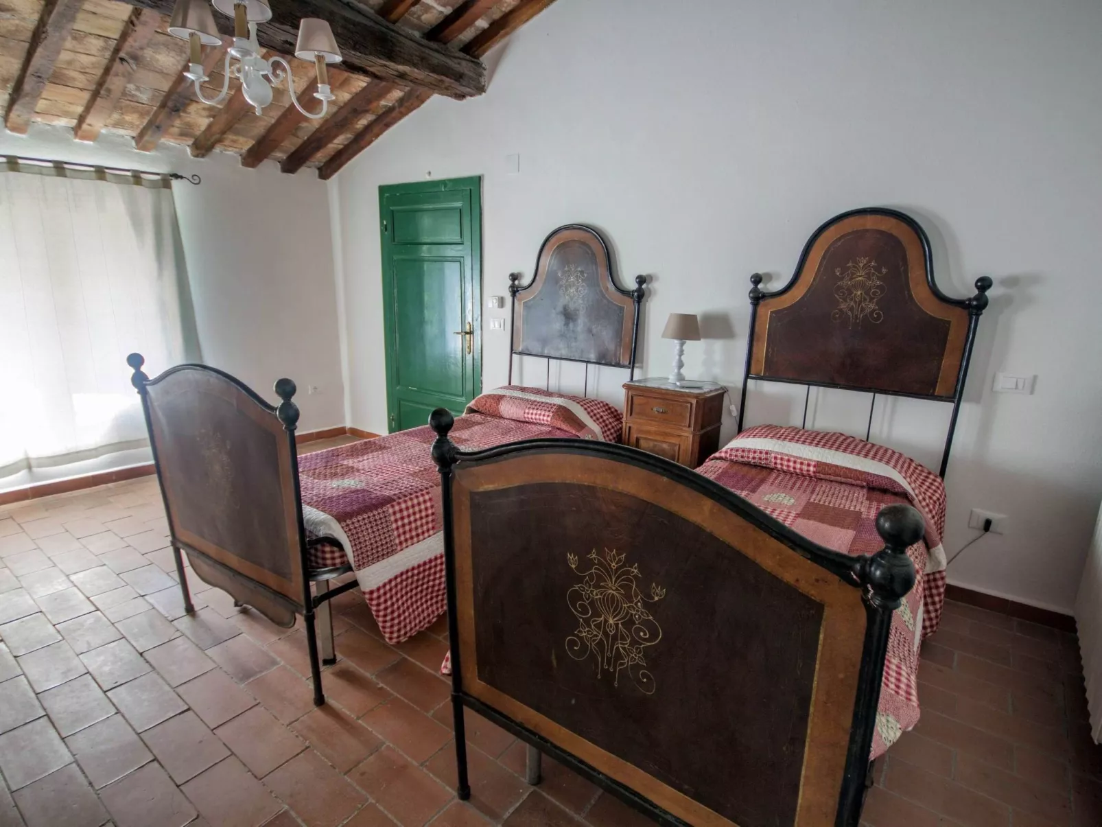 'Dispensa4' mit Pool-Inside