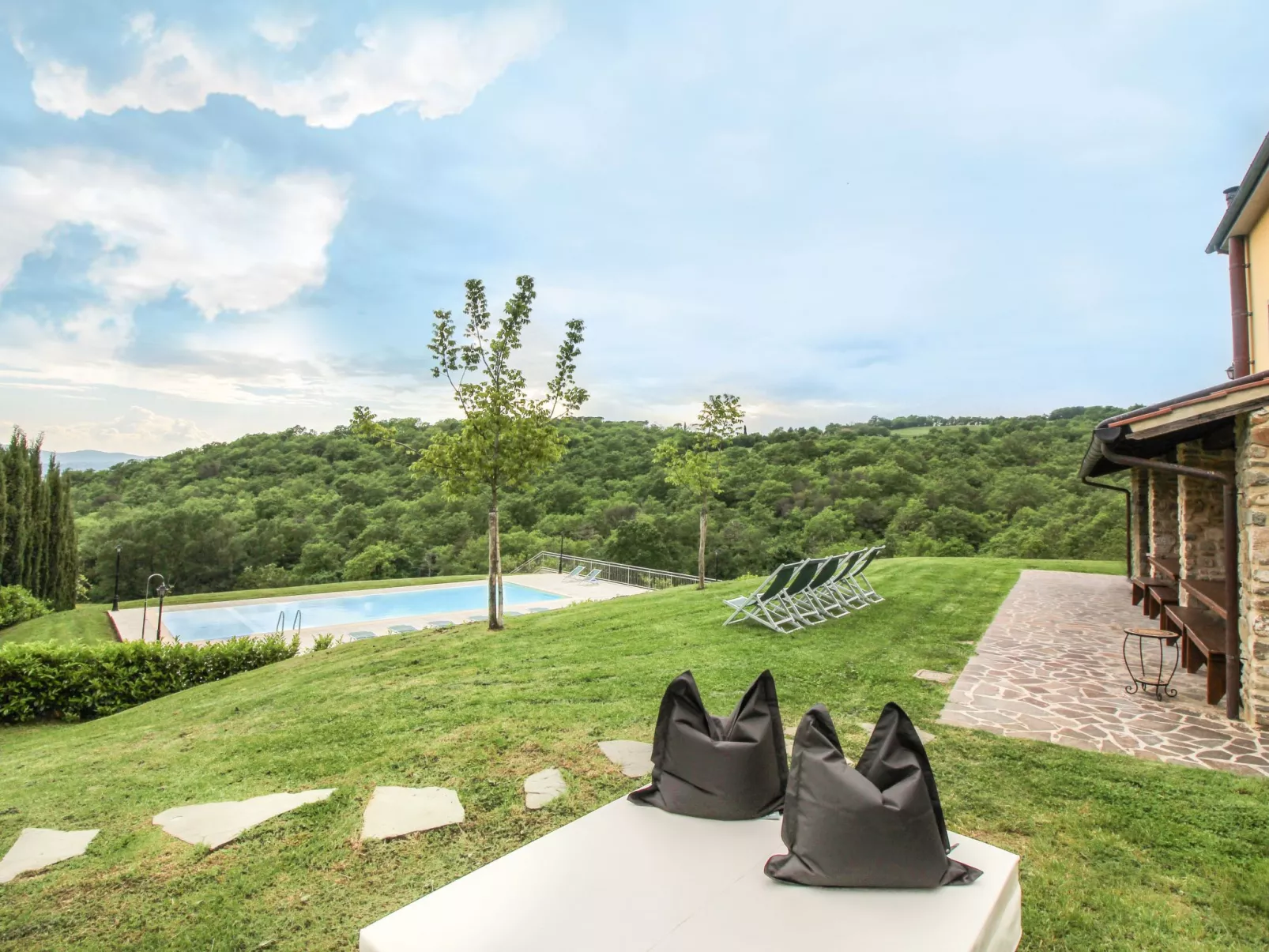 Villa Cantone mit beheiztem Pool-Outside