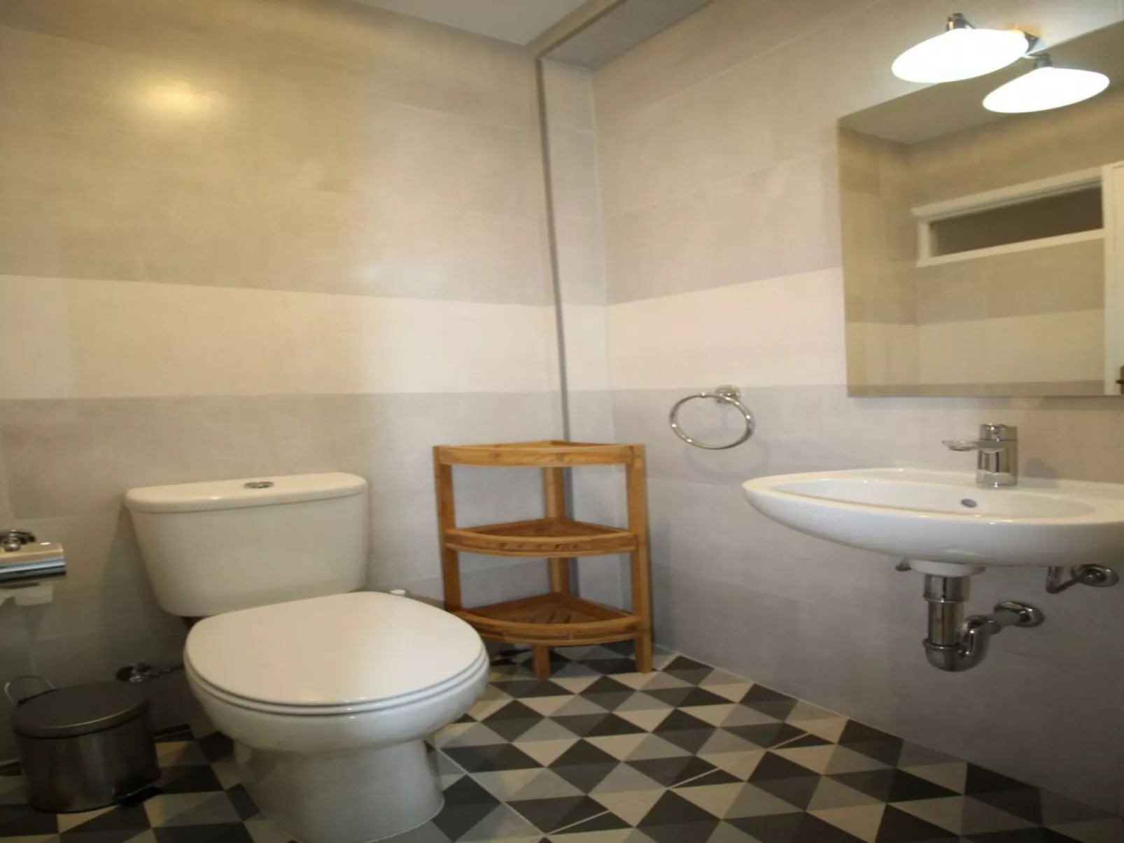 Aveiro Apartment mit Patio-Drinnen