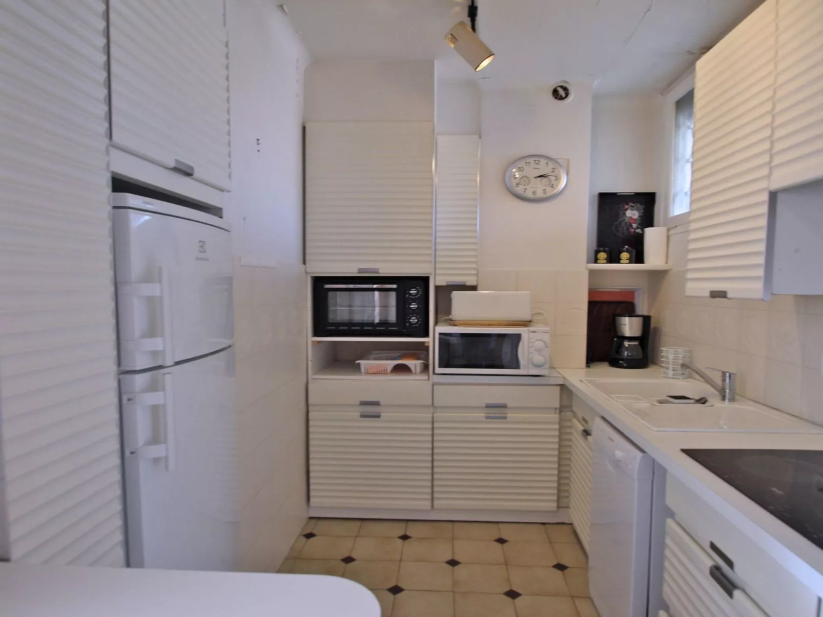 Mit Blick auf das Wasser-Inside