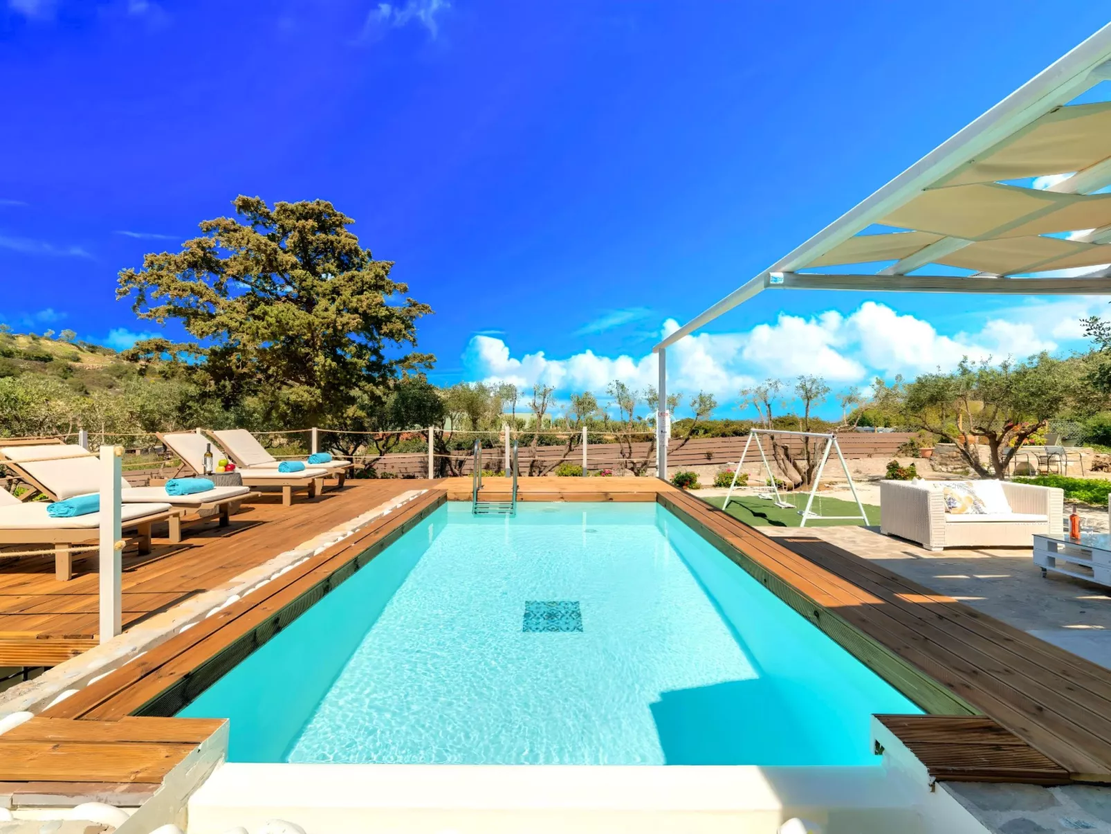 "Cretan Lodge" mit Blick auf das Wasser-Inside