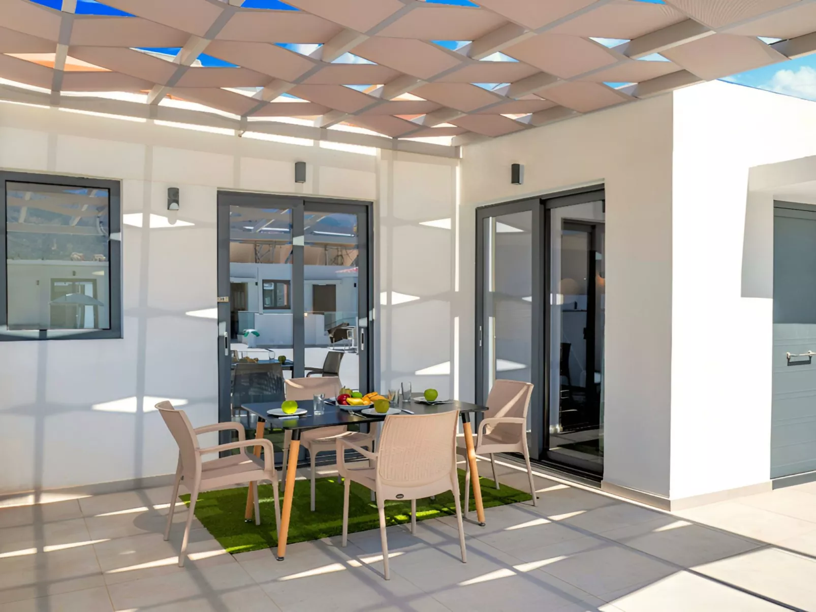 Pnoe Beachside Suite-Drinnen