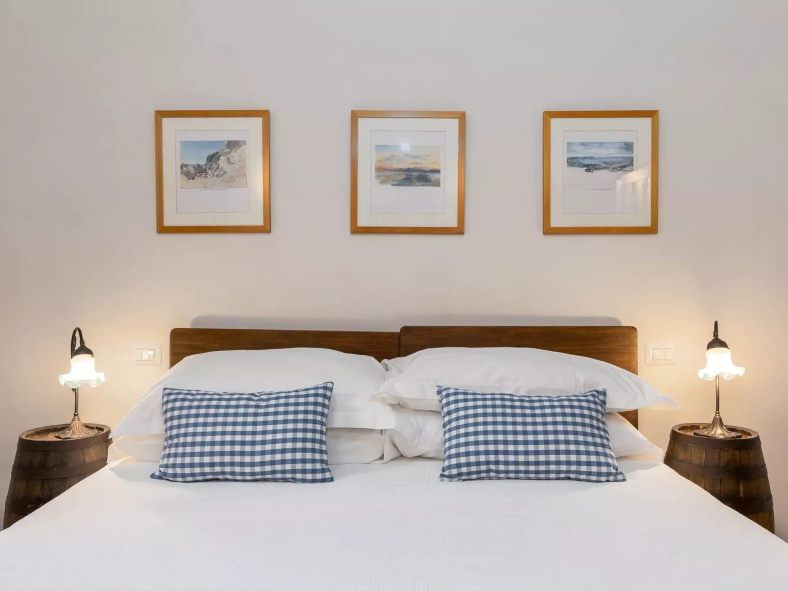 Unknown Accommodation-Dedans