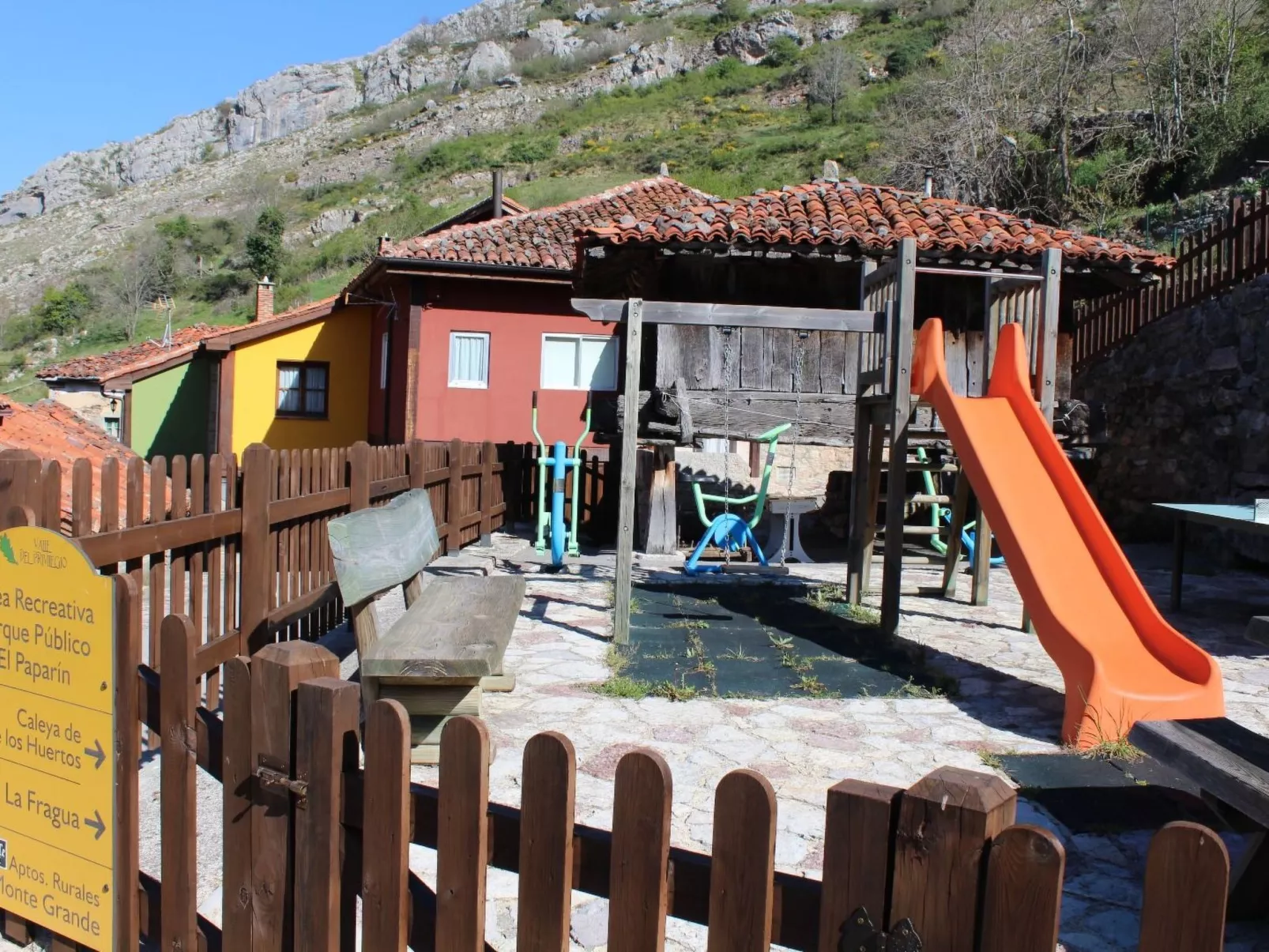 Berghütte mit Terrasse, Kamin und Jacuzzi-Dedans