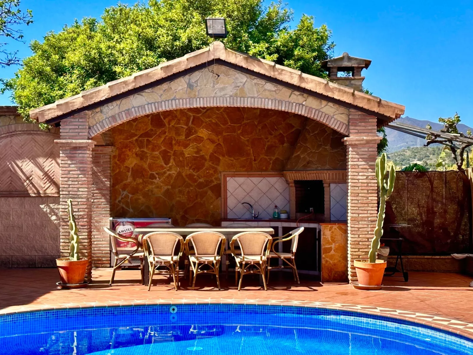 Charmantes Ferienhaus mit Grill und Schwimmingpool-Outside