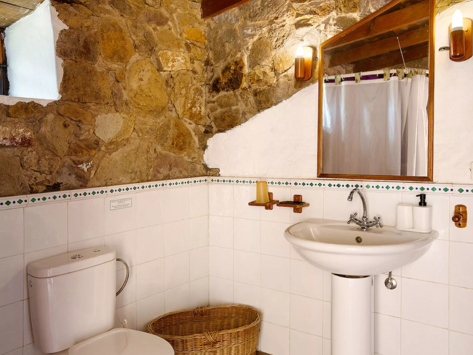 250 Jahre altes Steinhaus mit zwei Terrassen inmitten einer wunderbaren Naturla-Inside