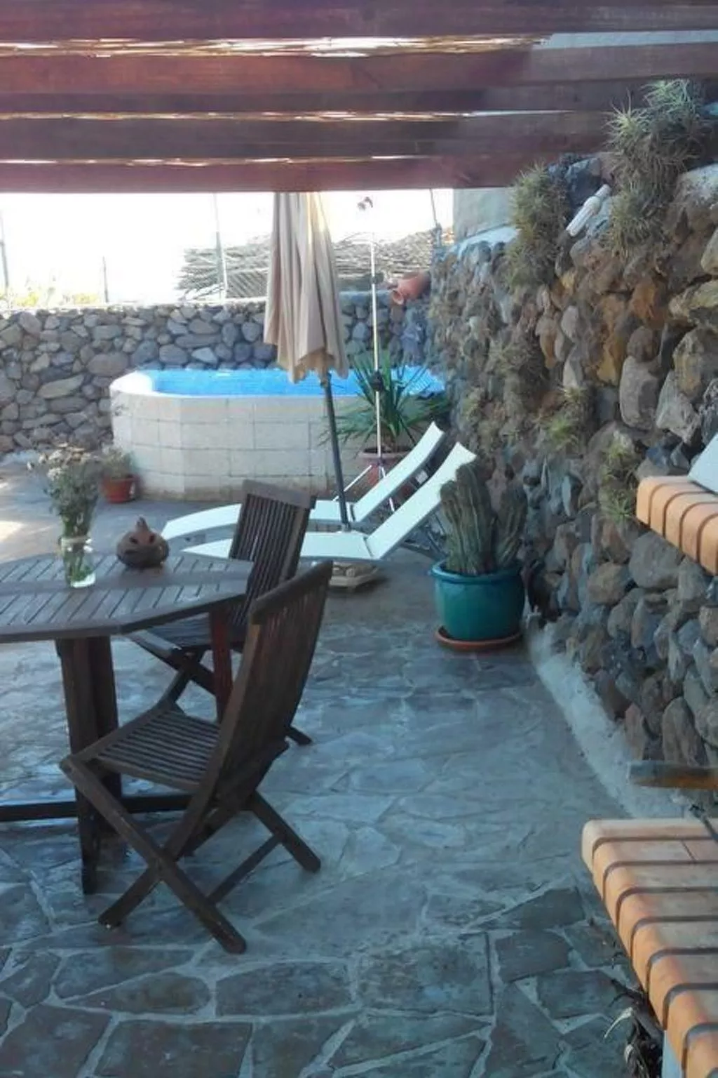 Haus mit Schwimmbad-Whirlpool in ruhiger Umgebung.-Outside