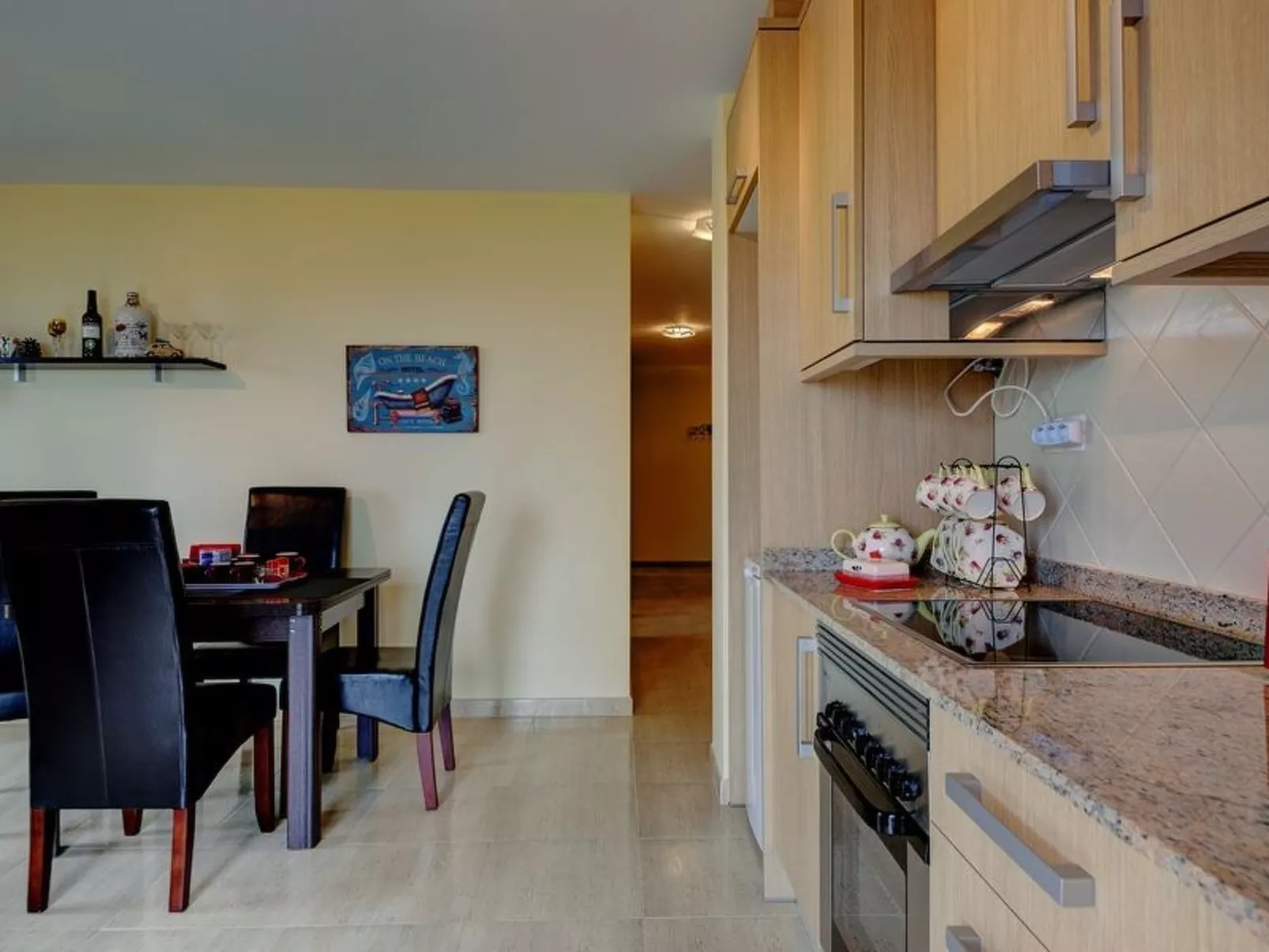 Belair mit Pool - Drinnen