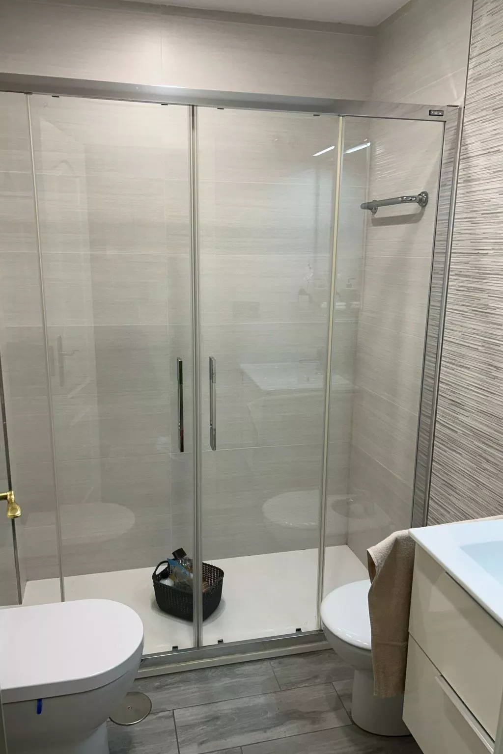 In der Nähe des Golfplatzes-Drinnen