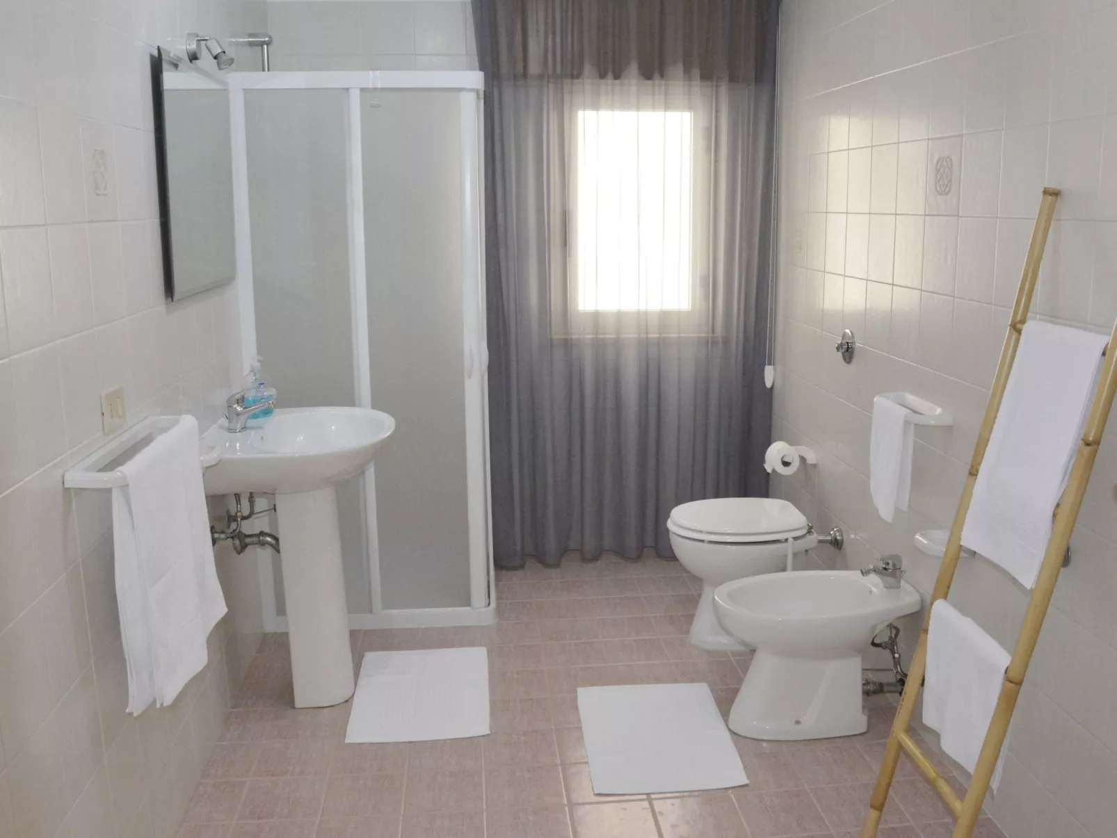 Mit Wasserblick-Drinnen