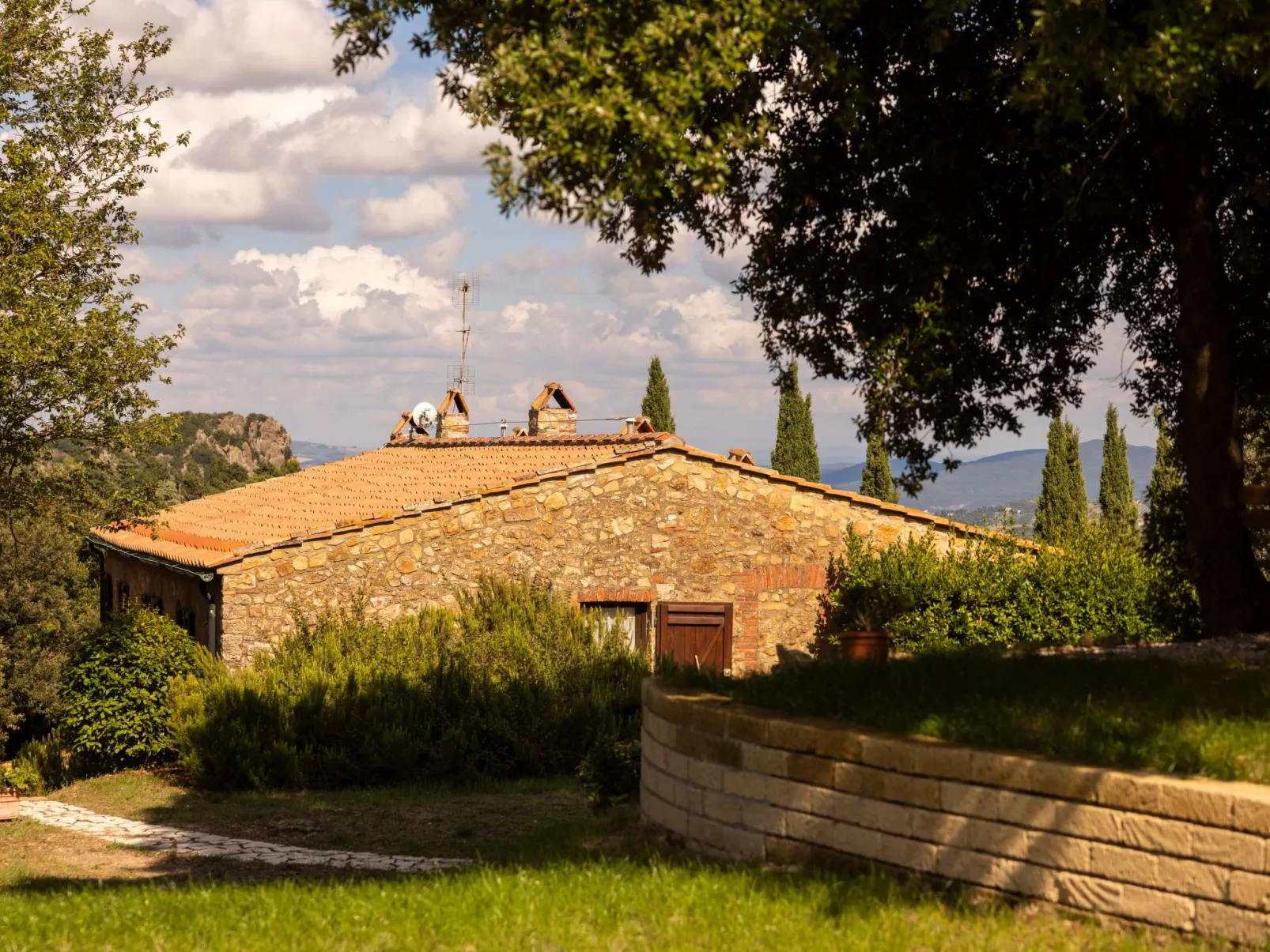 Landgut mit eigenem Parkplatz-Drinnen