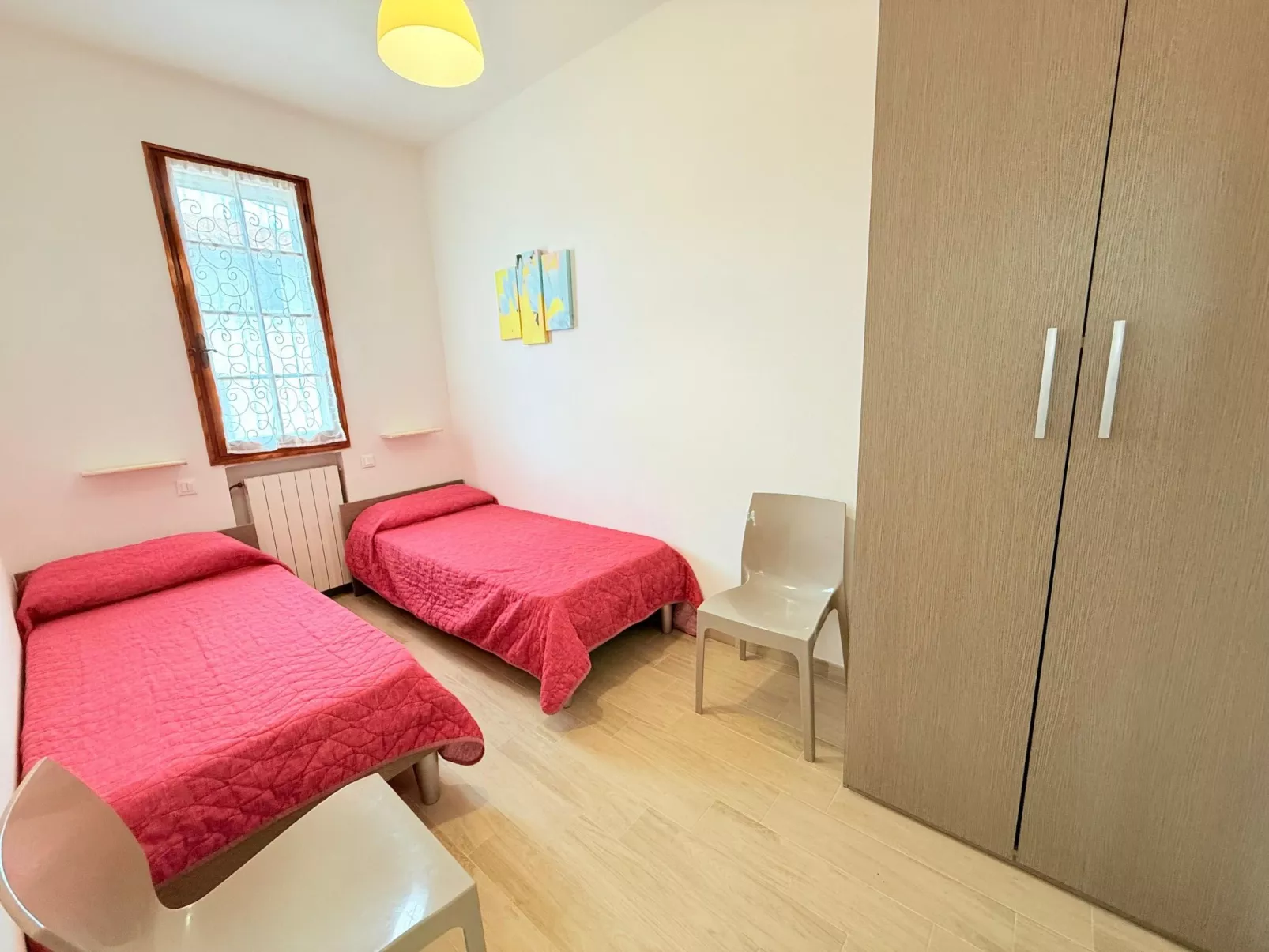 Vertikales Eckhaus mit zwei Bädern-Dedans