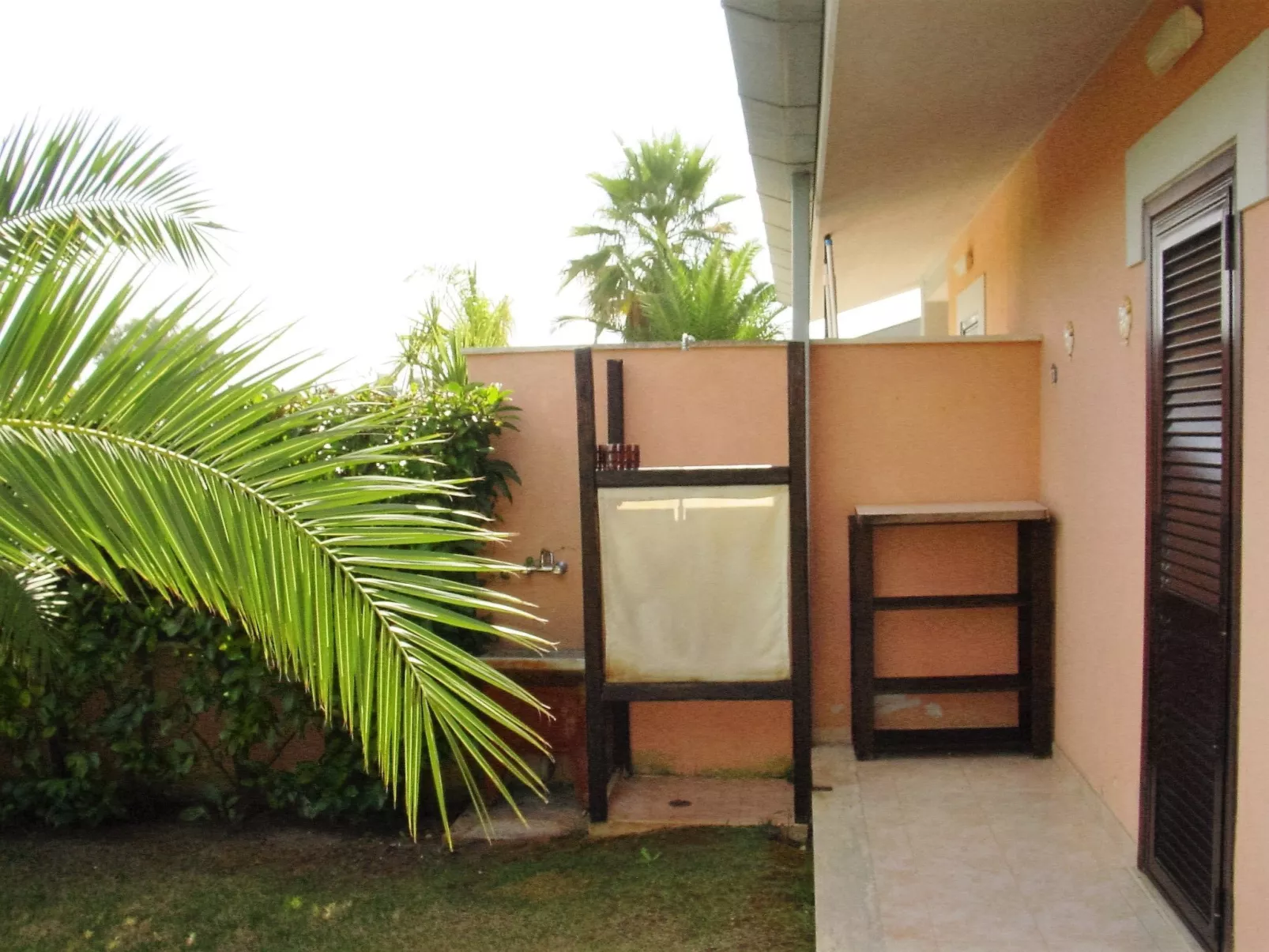 Charmantes Haus in Fondi mit überdachter Veranda-Outside