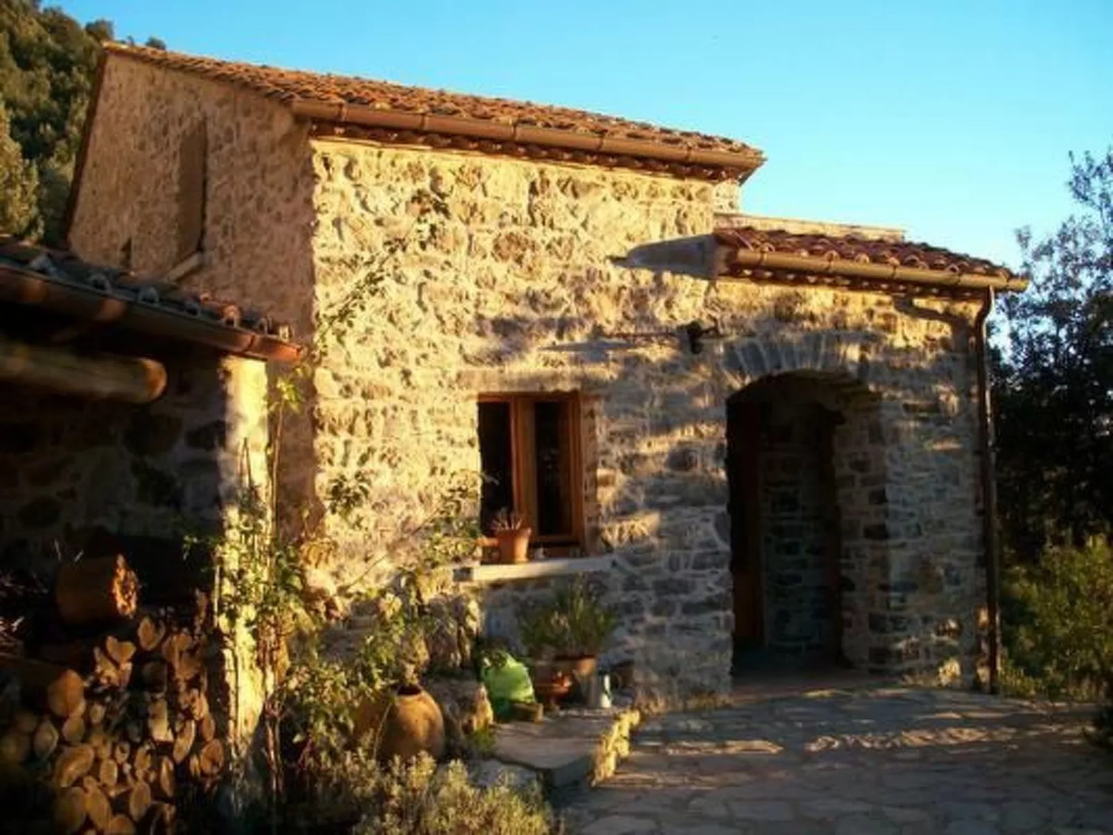 Natursteinhaus mit Panoramablick zum Meer-Outside