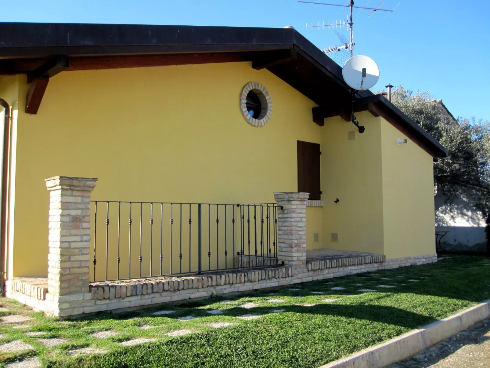 In Notaresco mit Grill und Garten-Inside