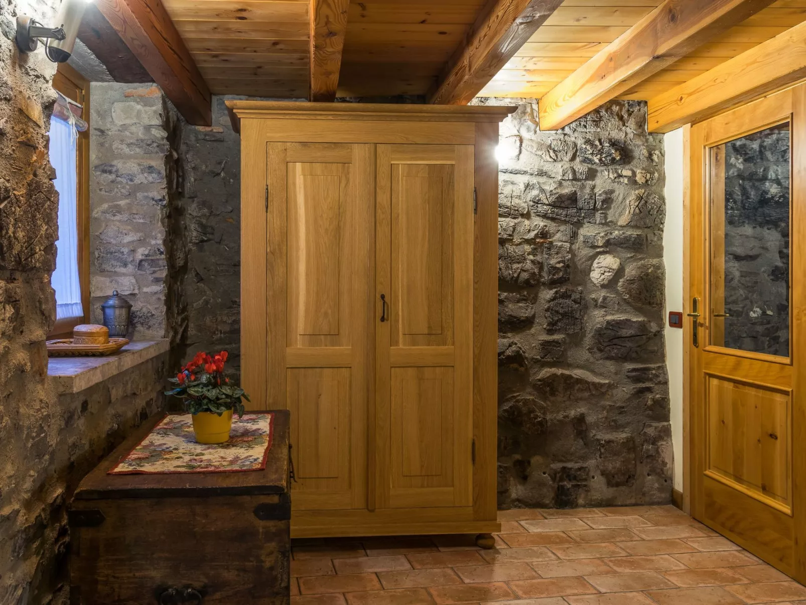 Dreistöckiges Apartment in einem historischen Gebäude-Inside