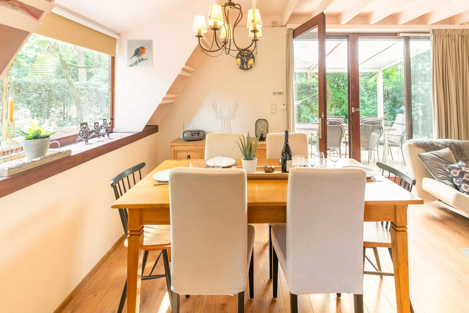 Ut Huuske-Dining room