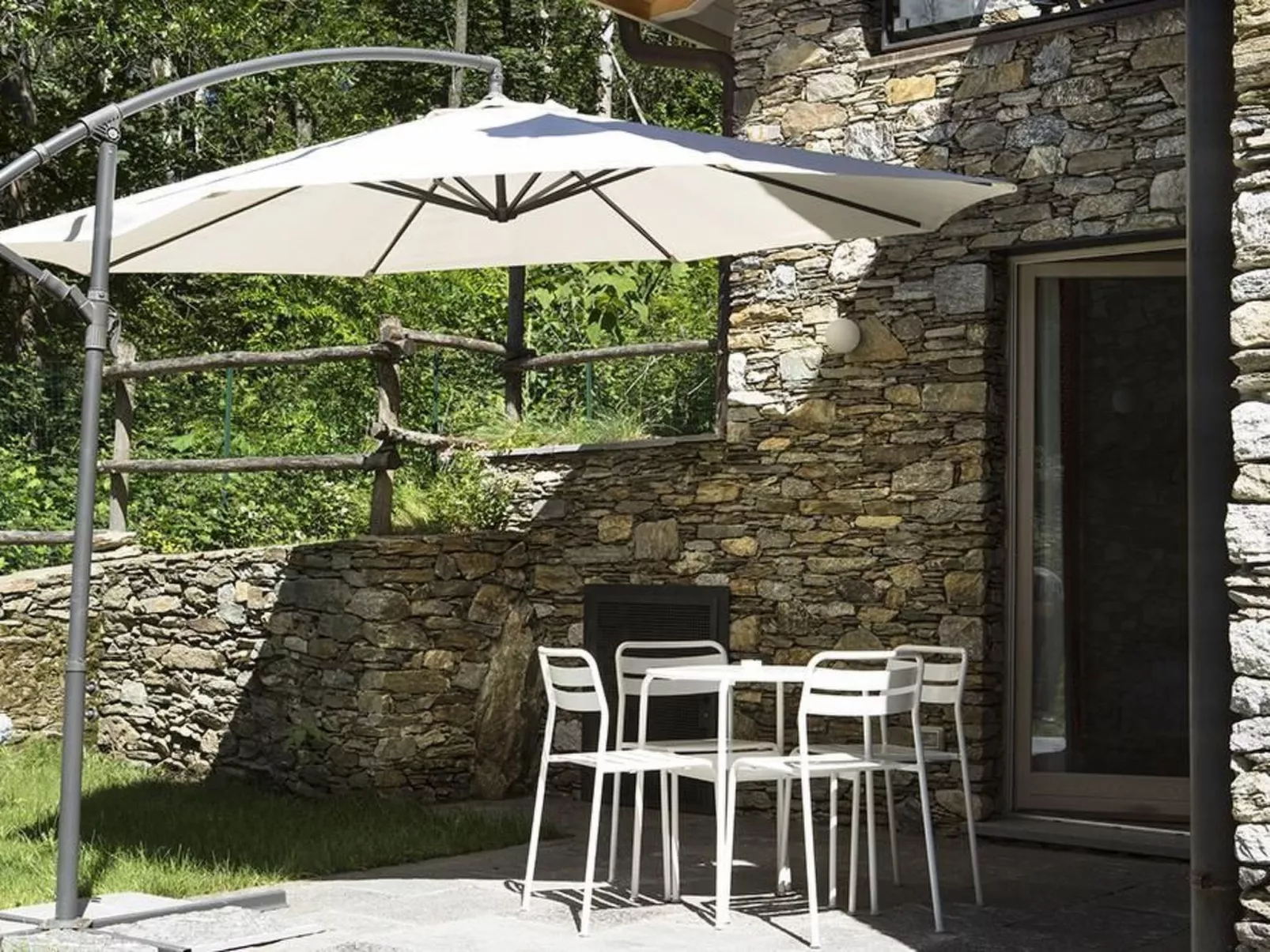 Lampone in San Bernardino Verbano-Draußen