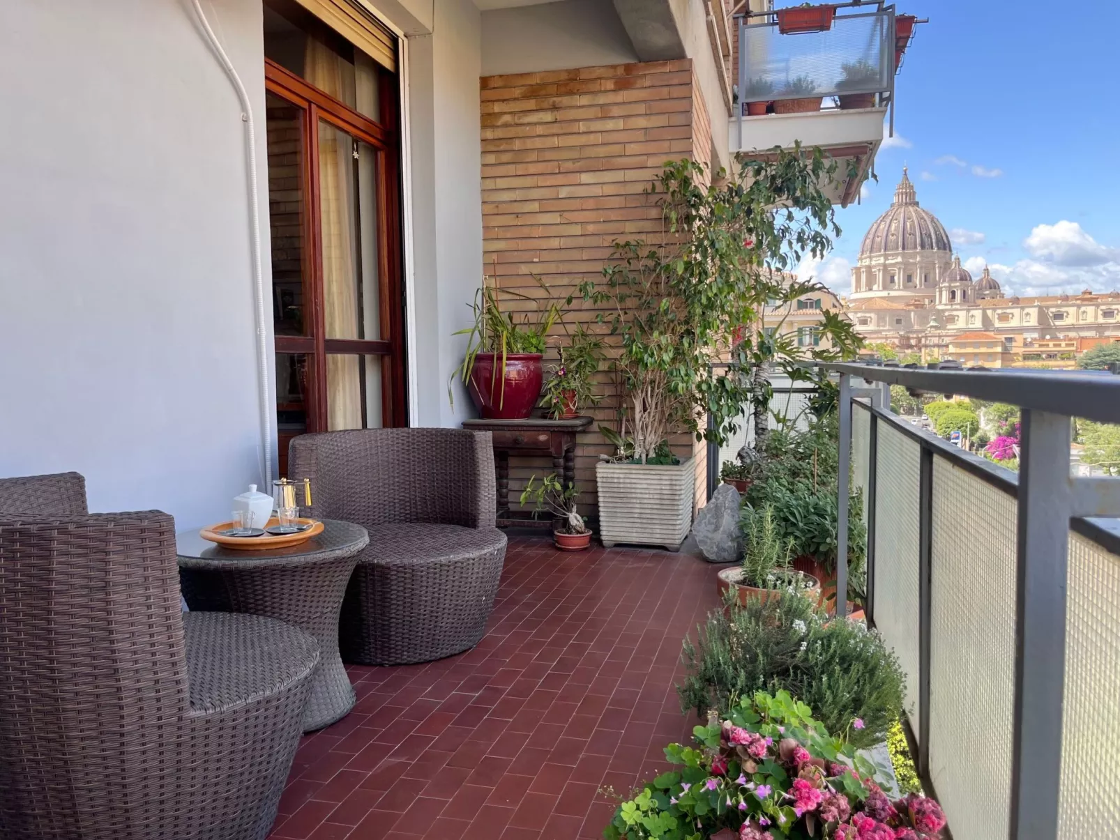 "Vatikan - Apt. x 4-Drinnen