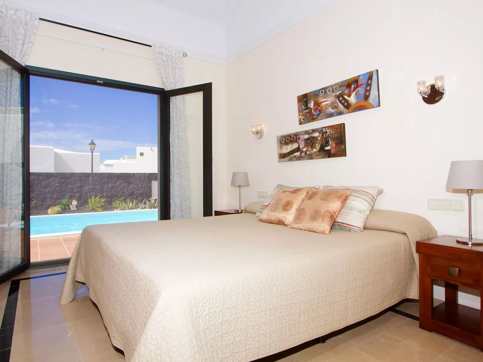 Charmantes Ferienhaus in Yaiza mit Privatem Pool-Outside