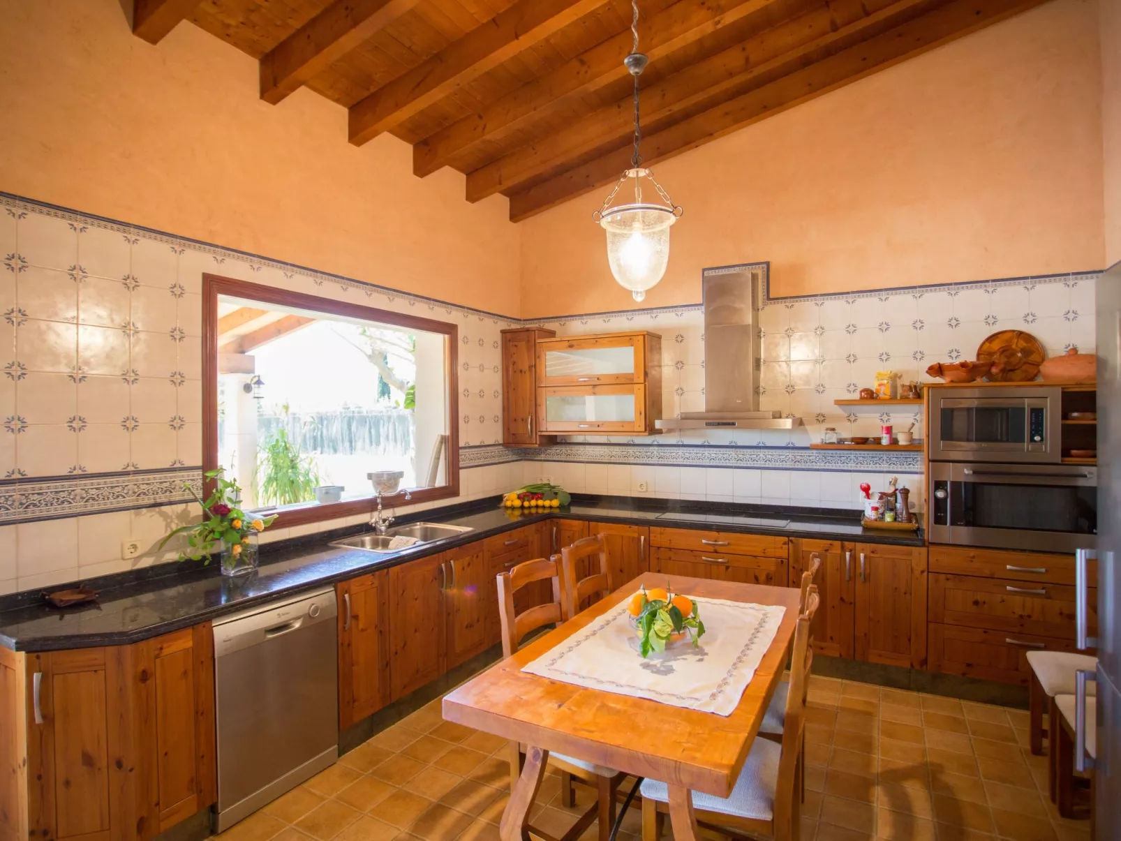 Finca mit Tennisplatz und Schwimmbad-Inside