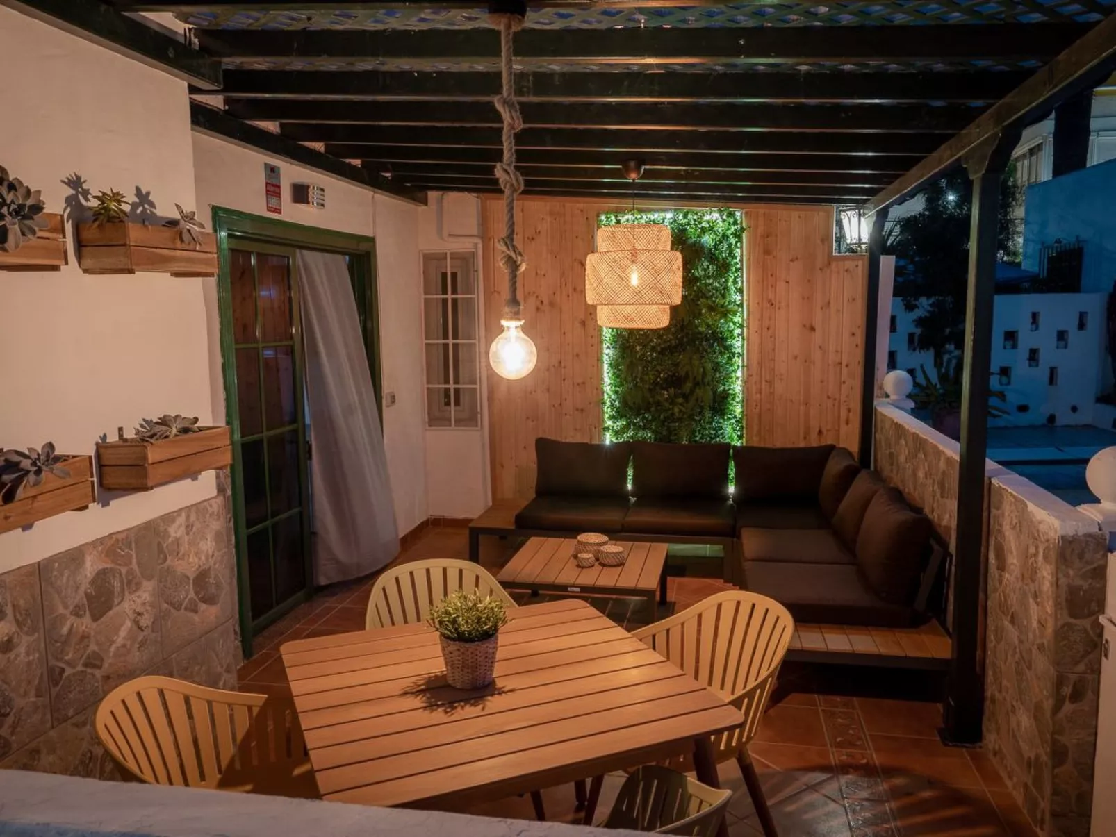 Ferienbungalow mit Grill, Garten und Terrasse-Inside