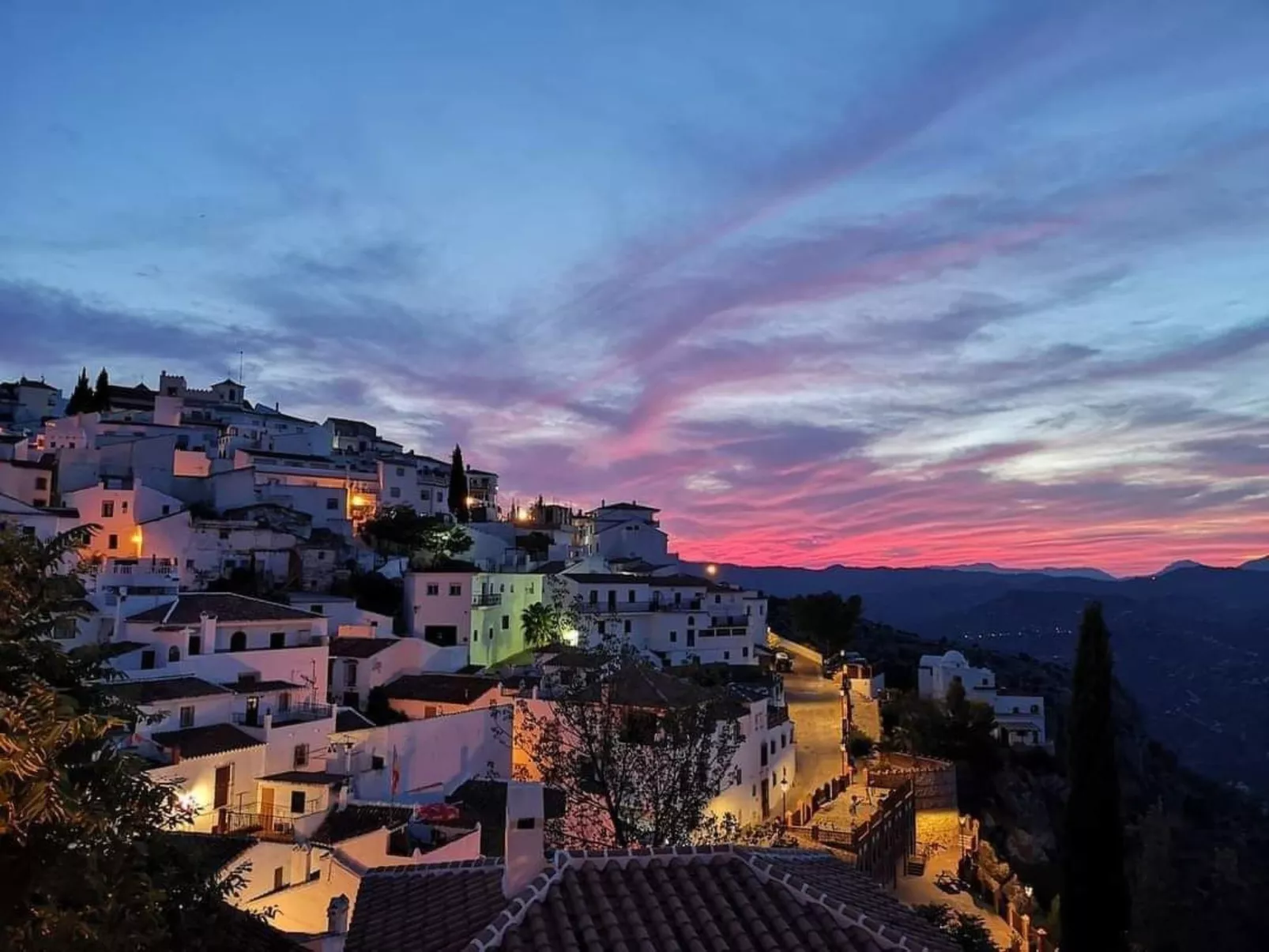 Ganzes Haus in Comares mit abschließbarem Parkplatz-Dehors