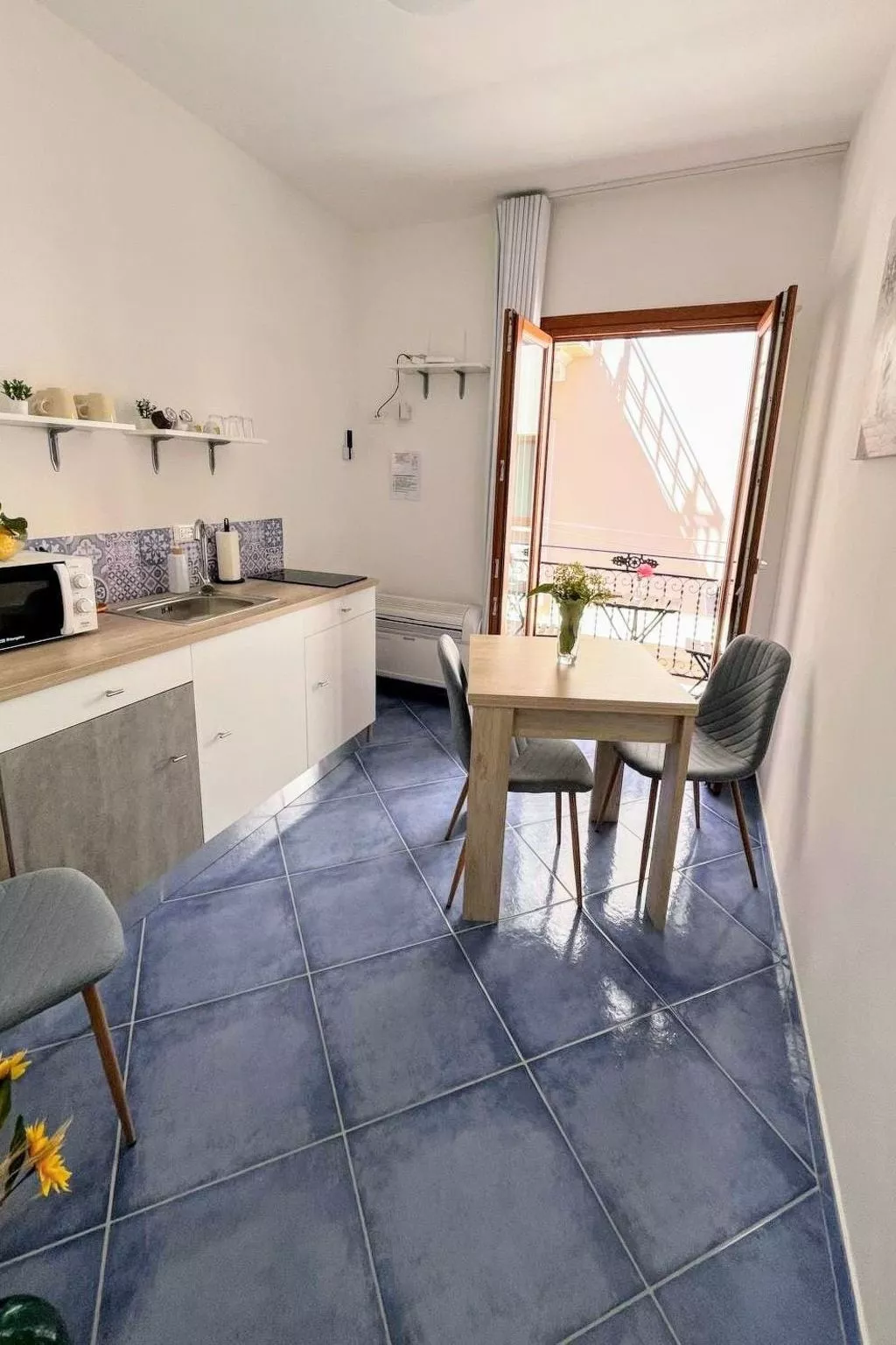 Oikos Design-Ferienwohnung mit Aussicht-Dedans