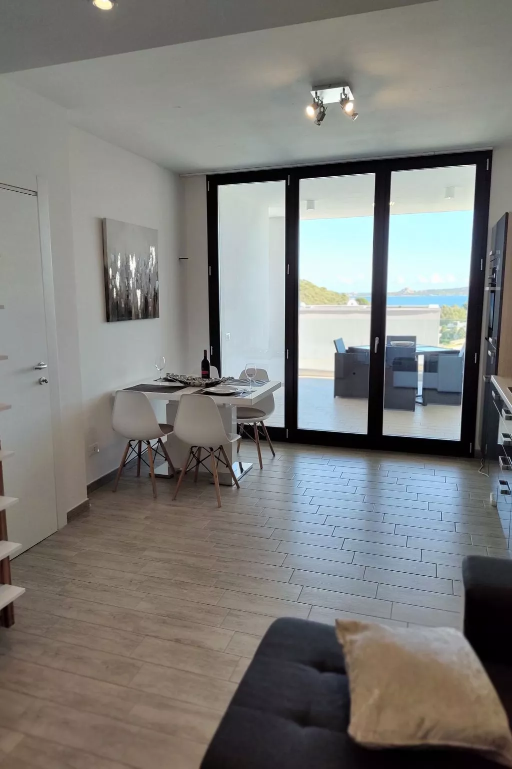 Wohnung mit Terrasse-Drinnen