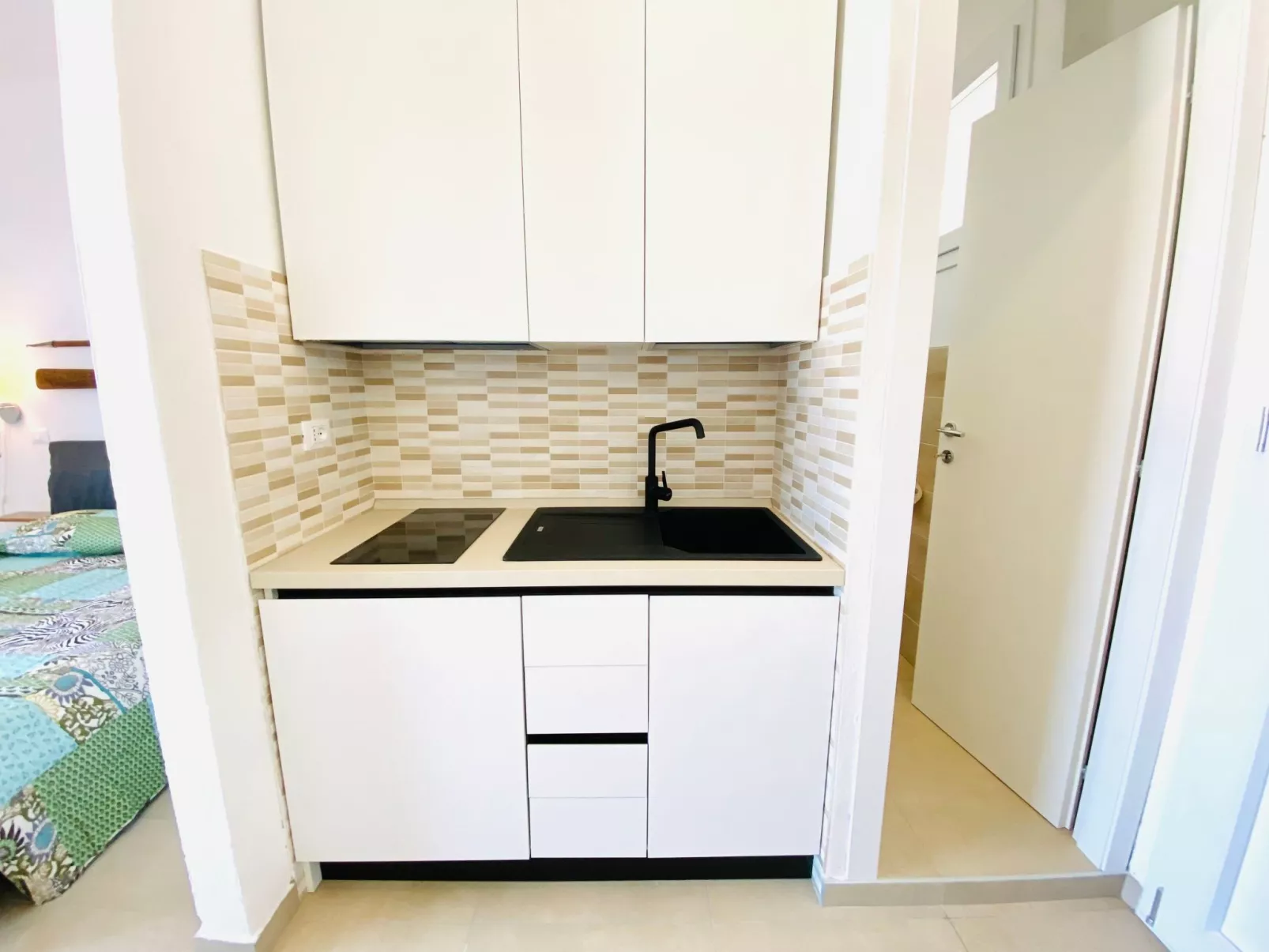 Modernes renoviertes Studio-Apartment mit Meerblick-Inside