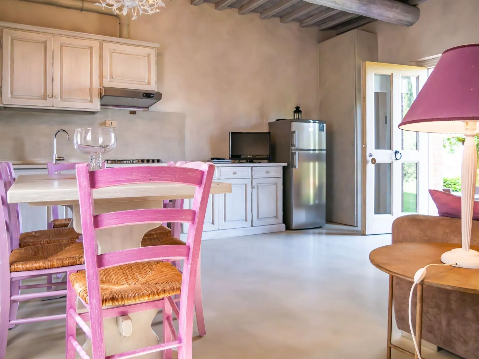 Zwei-Zimmer-Wohnung Borgo Collelungo-Drinnen