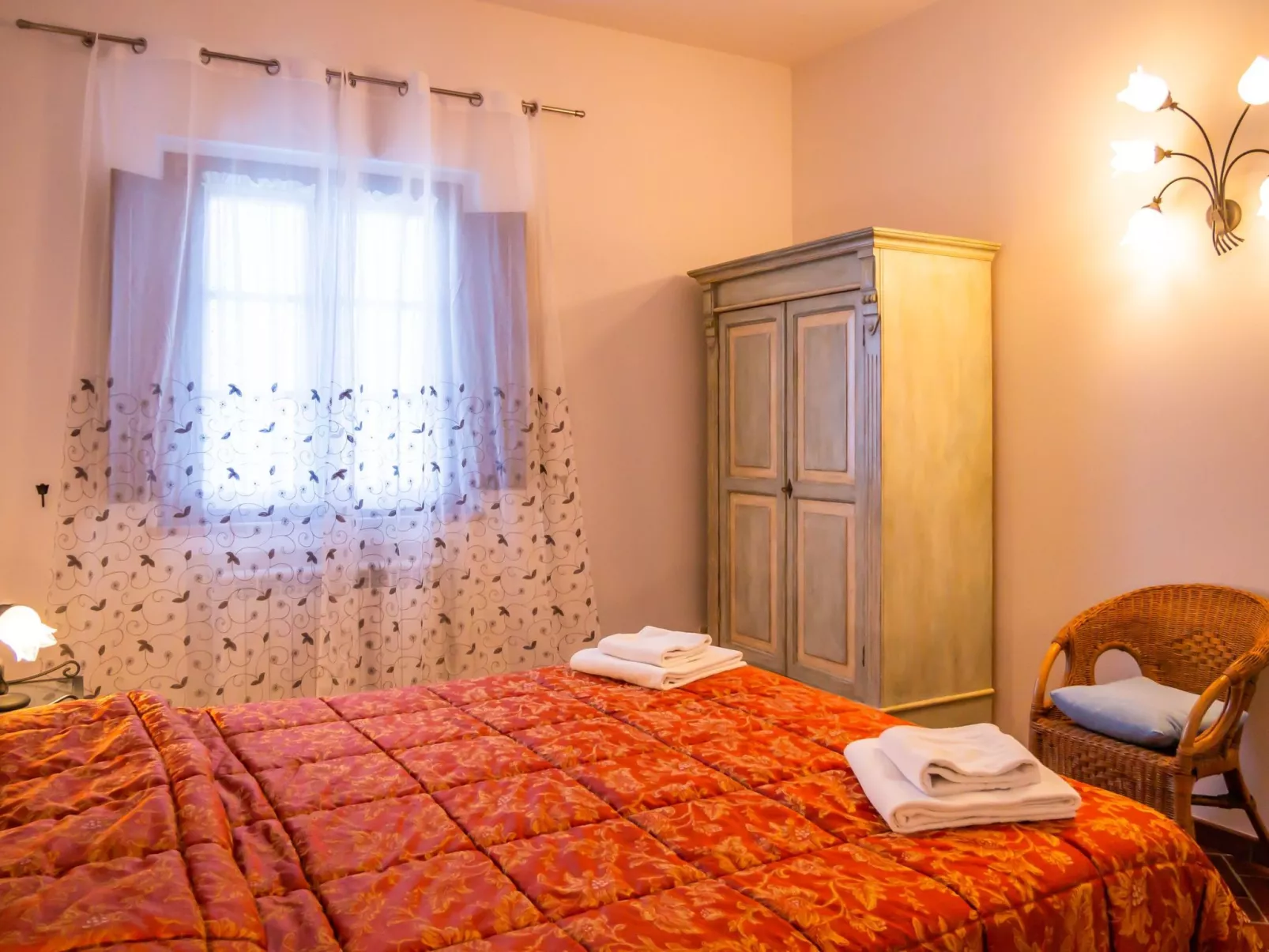 Drei-Zimmer-Wohnungen Borgo Collelungo auf zwei Etagen-Drinnen