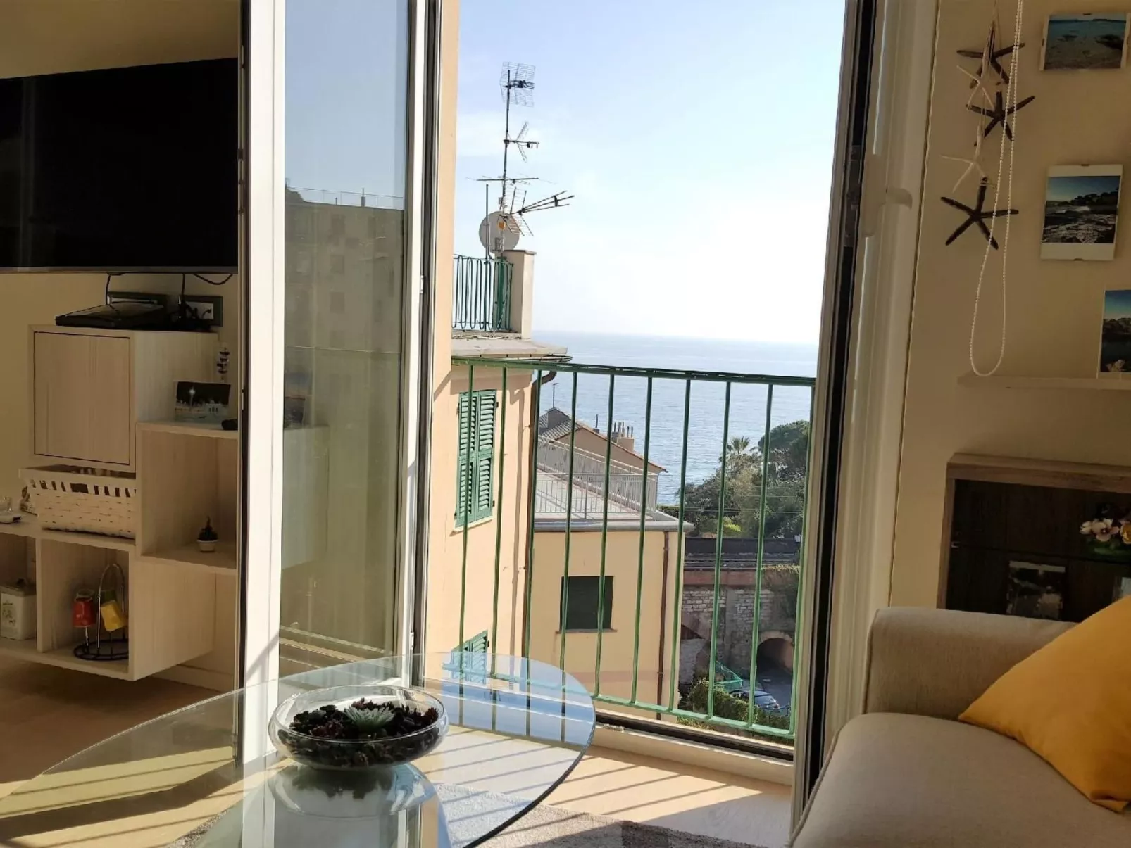 Für 3 Personen ca. 50 m&sup2; in Genua, Norditalien (Ligurien)-Image-tags.info