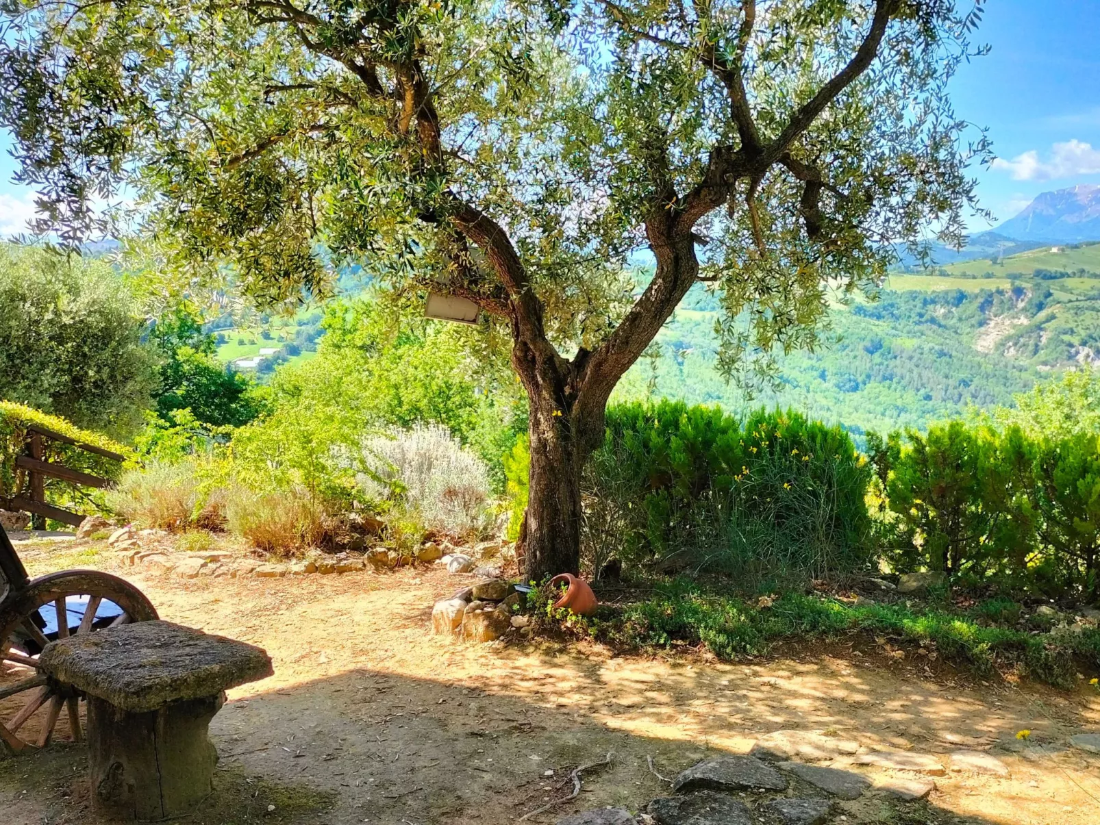 Große Wohnung mit Blick von den Bergen bis zum Meer-Inside