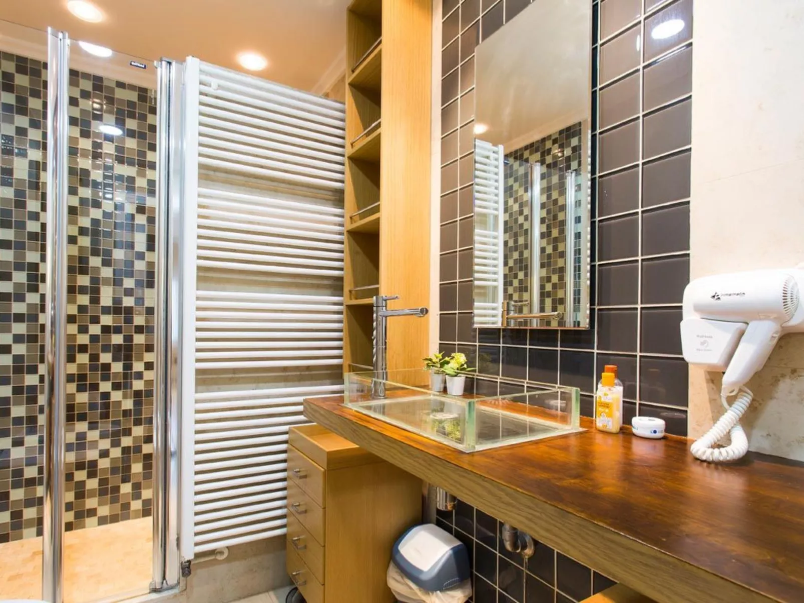 Haus mit privatem Pool, Garten und privatem Parkplatz-Inside