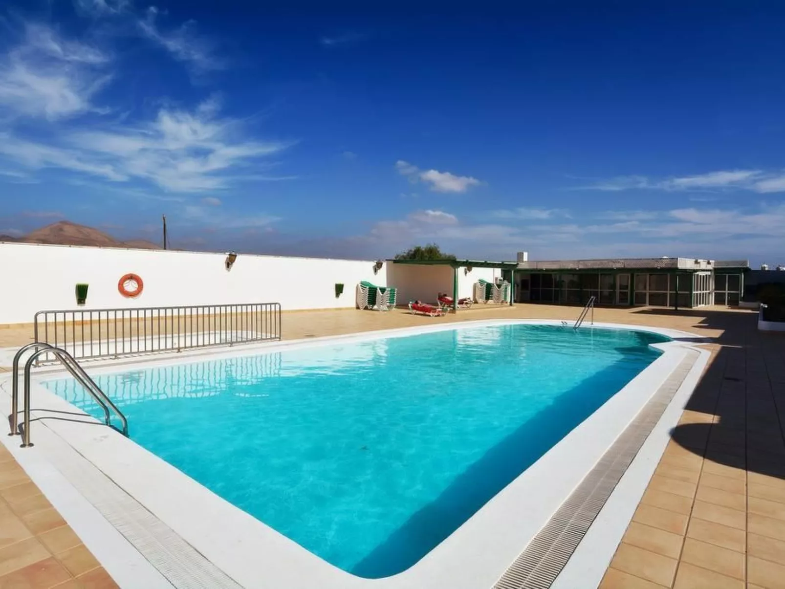 Wohnung mit Terrasse für 2 Erwachsene und 1 Kind-Image-tags.info