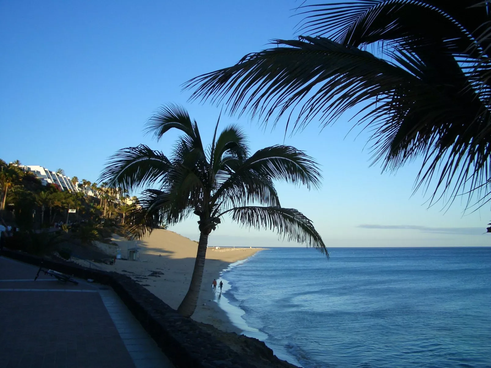 Sonniges Ferienhaus mit Grill, Garten und Pool-Outside